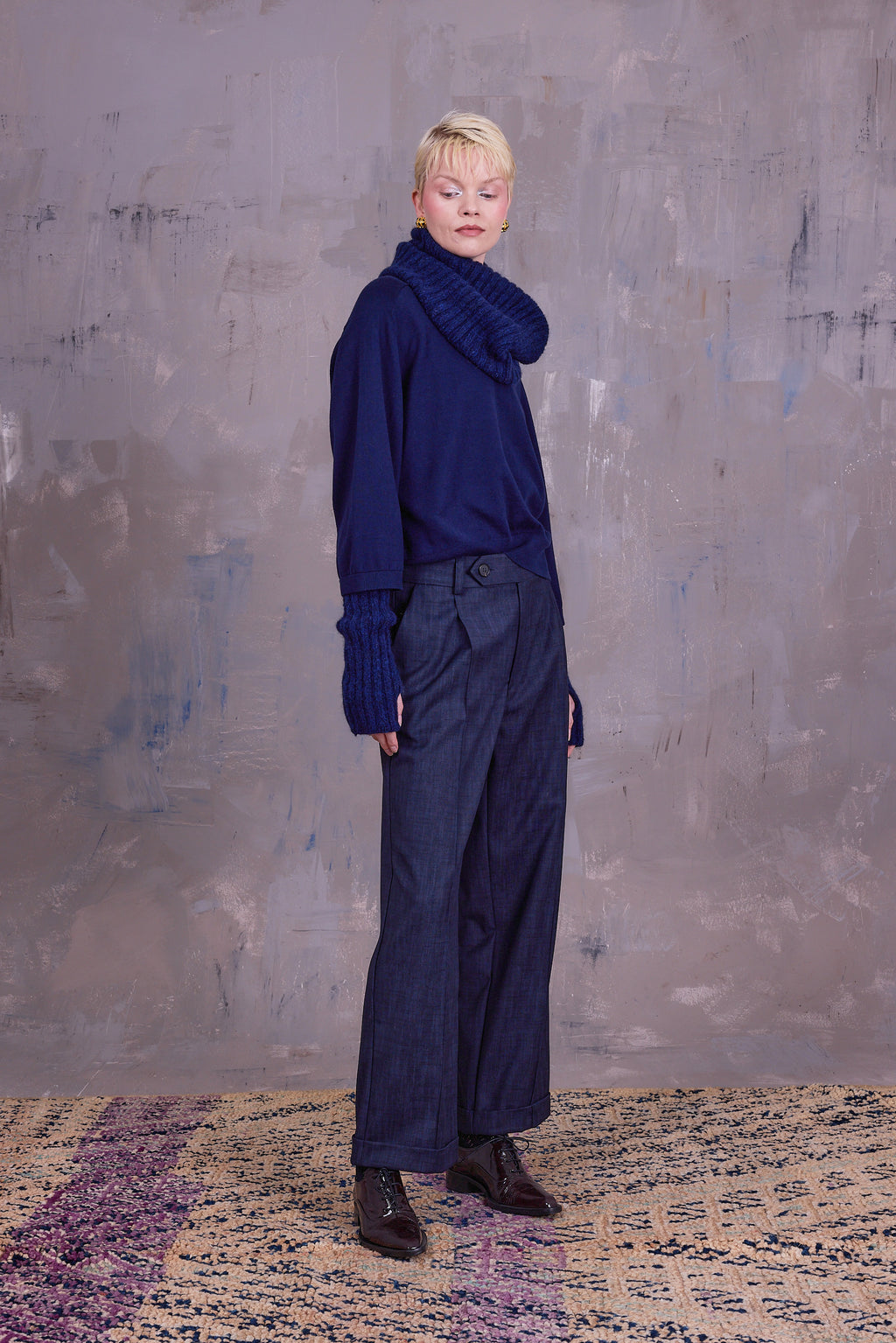 Gisbon arm warmers in midnight blue