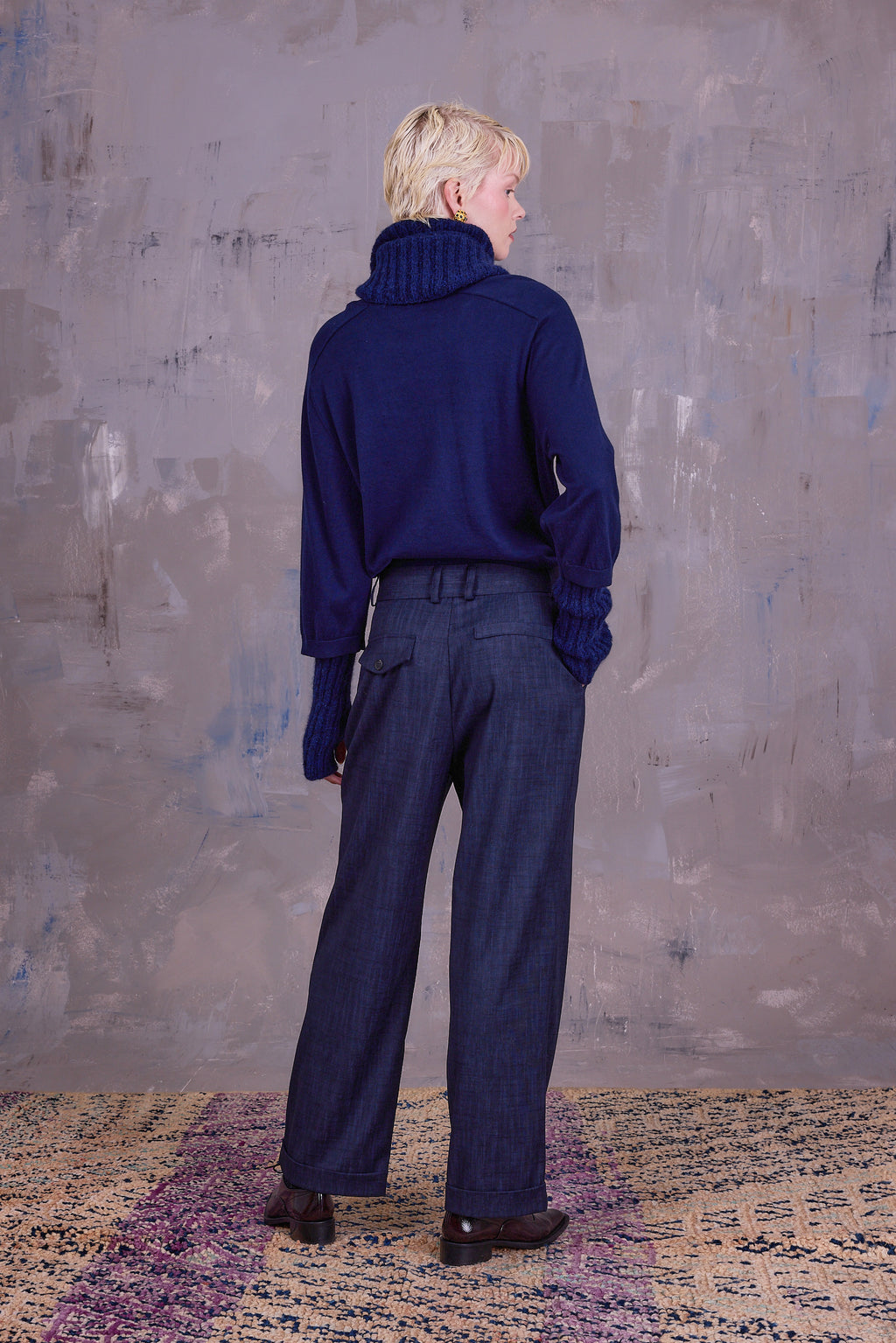 Gisbon arm warmers in midnight blue