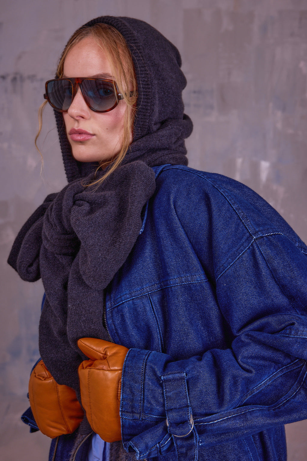 Gerlynn zwarte sjaal met kap