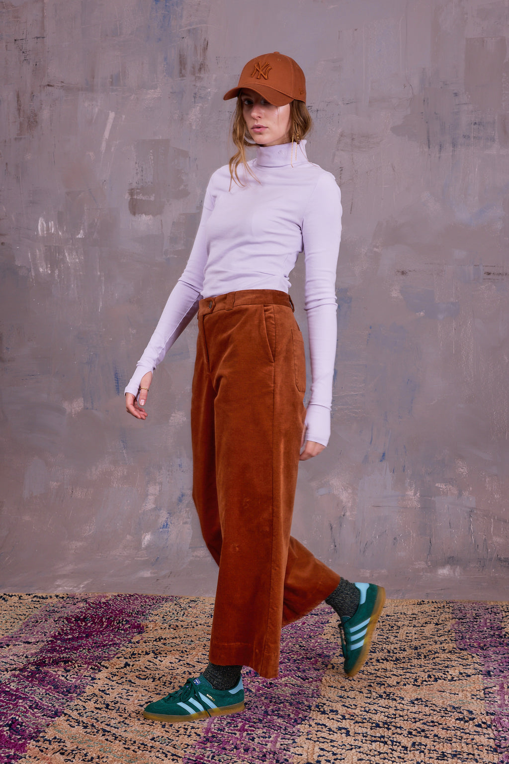 Gong broek in hazelnut velvet