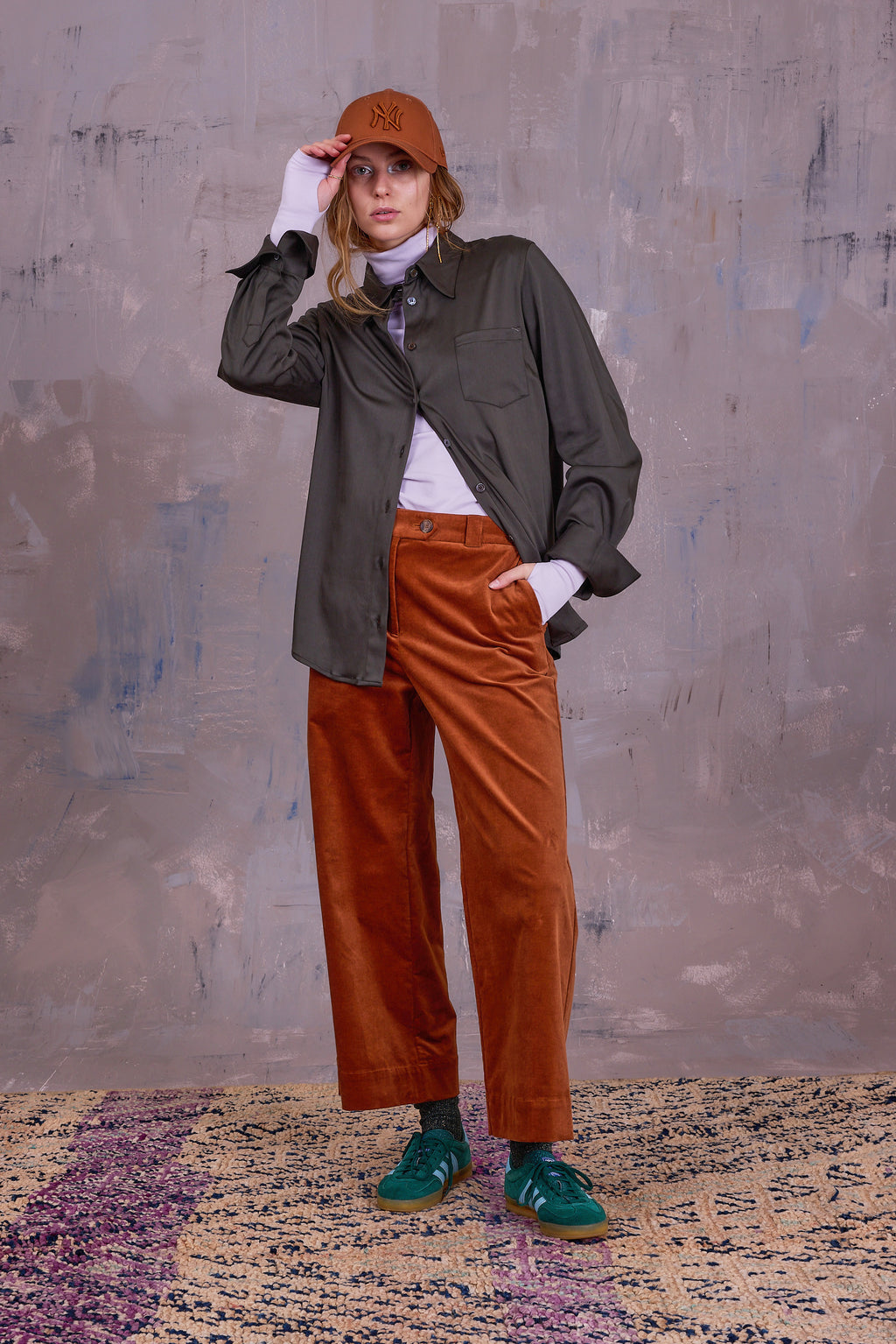 Gong broek in hazelnut velvet