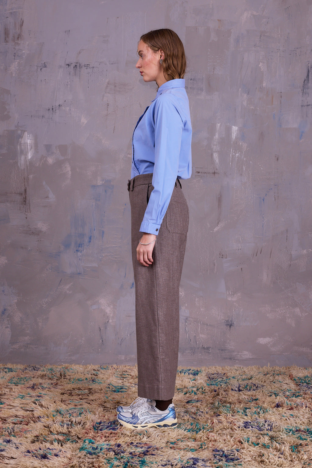 Gong trousers in greige gabardine
