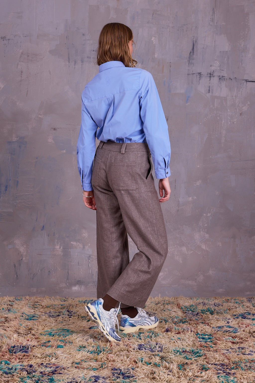 Gong trousers in greige gabardine