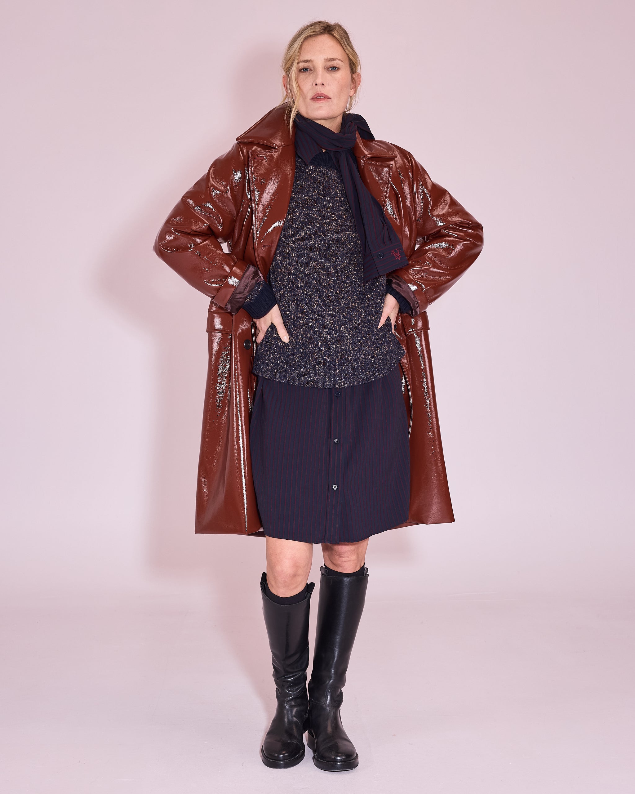 Ganna sjaaltje in dark blue / burgundy stripes