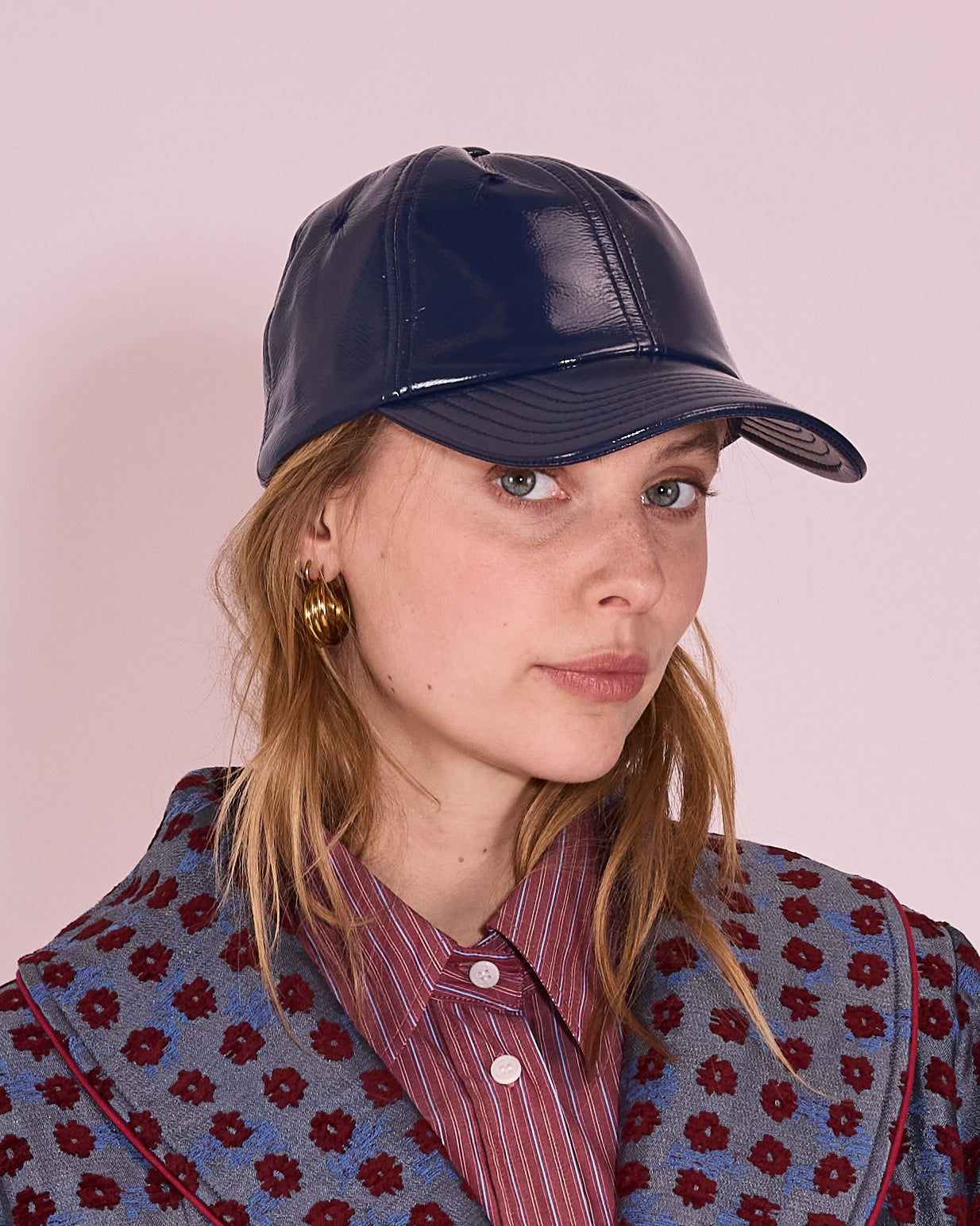 Jo cap in maroon faux leather