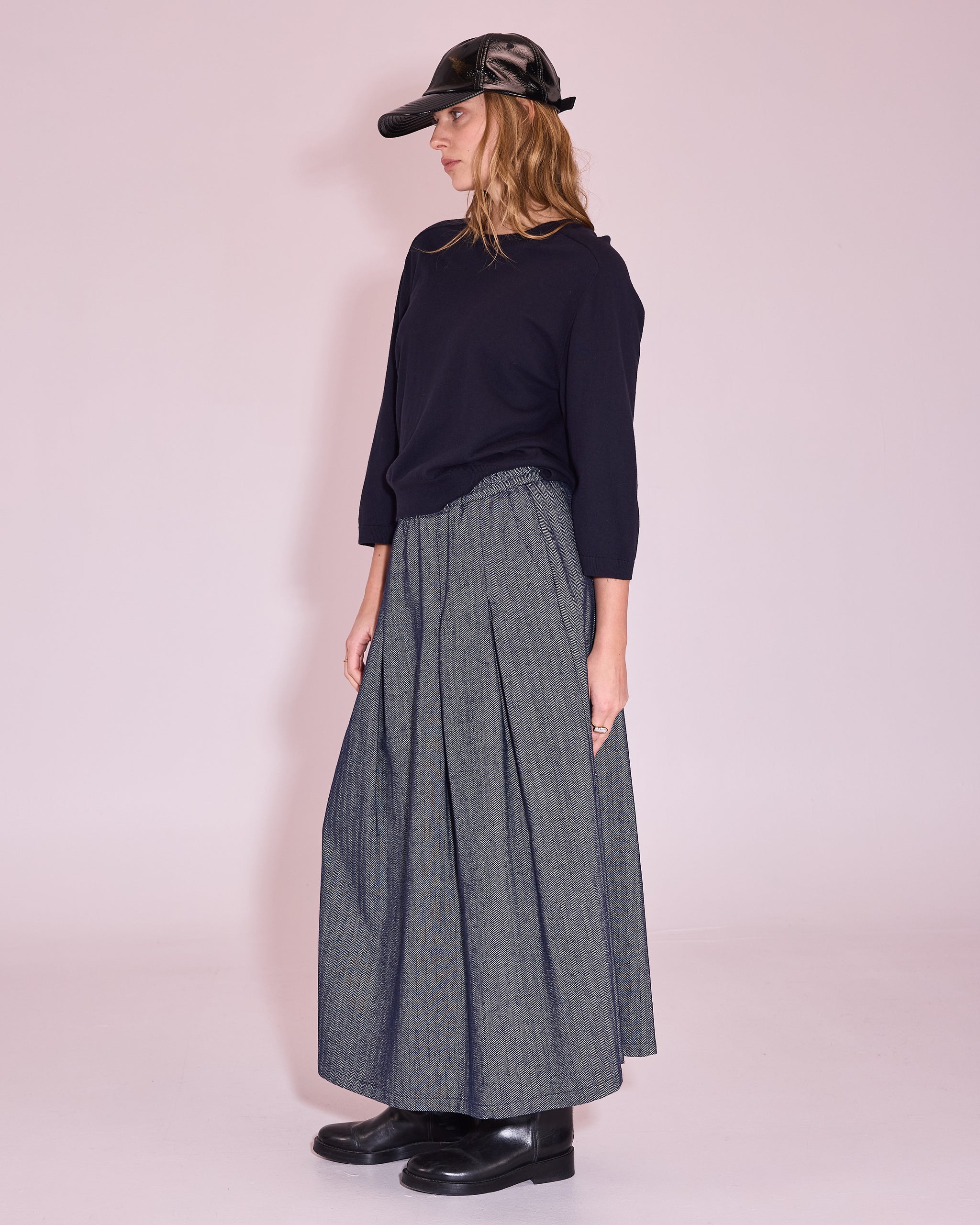 Jo pet in black faux leather