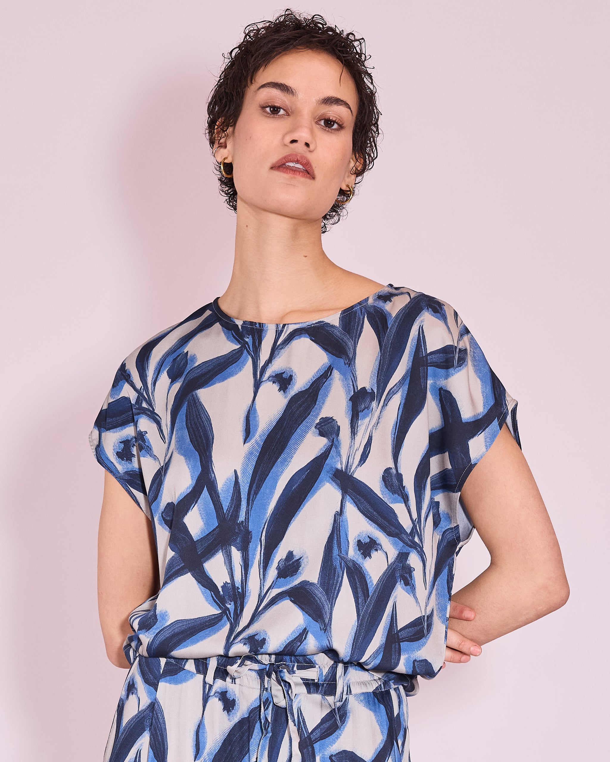 Janie top in blue leaves