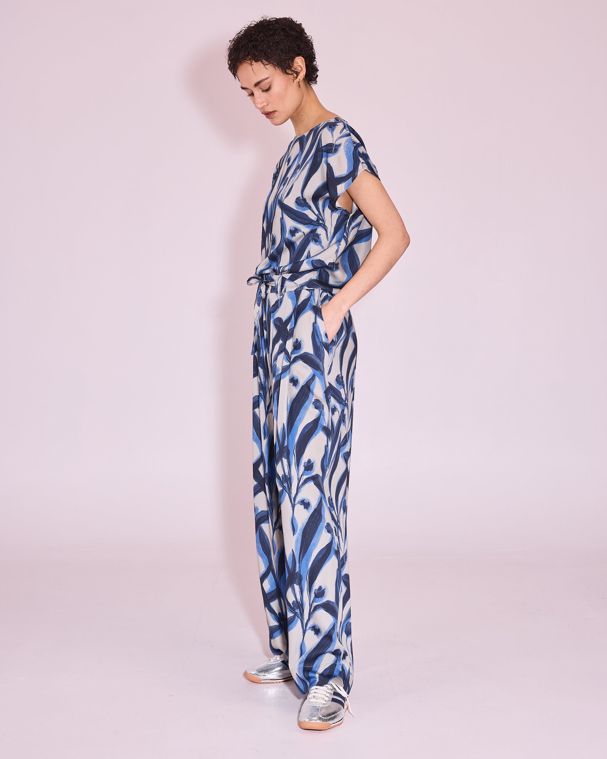 Janie top in blue leaves