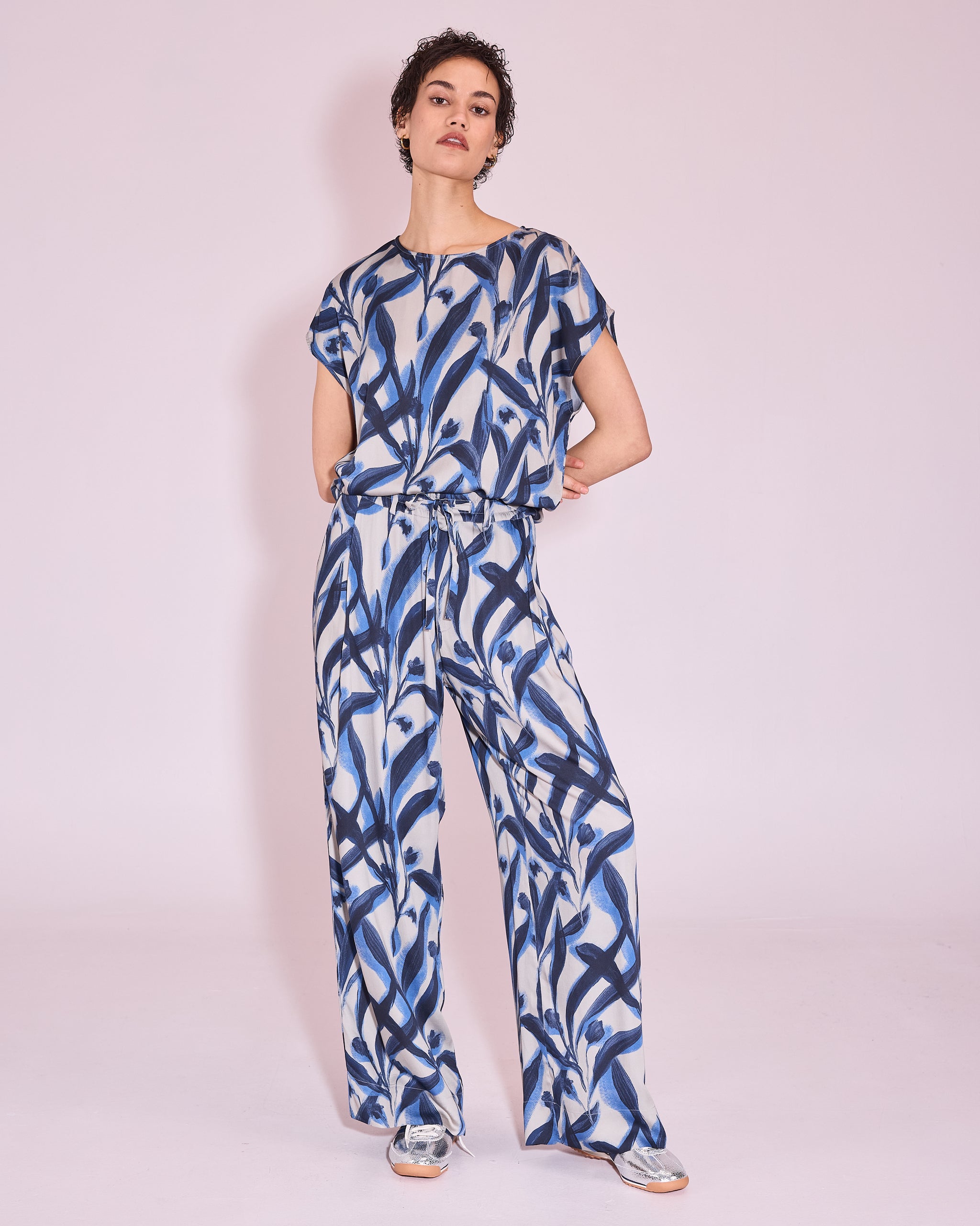 Janie top in blue leaves