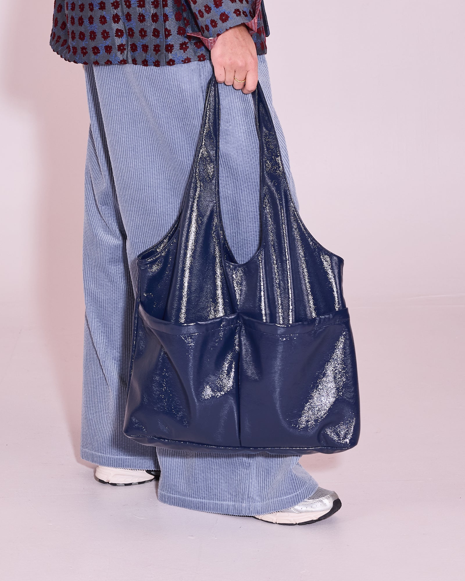 Jac handtas in academy blue faux leather