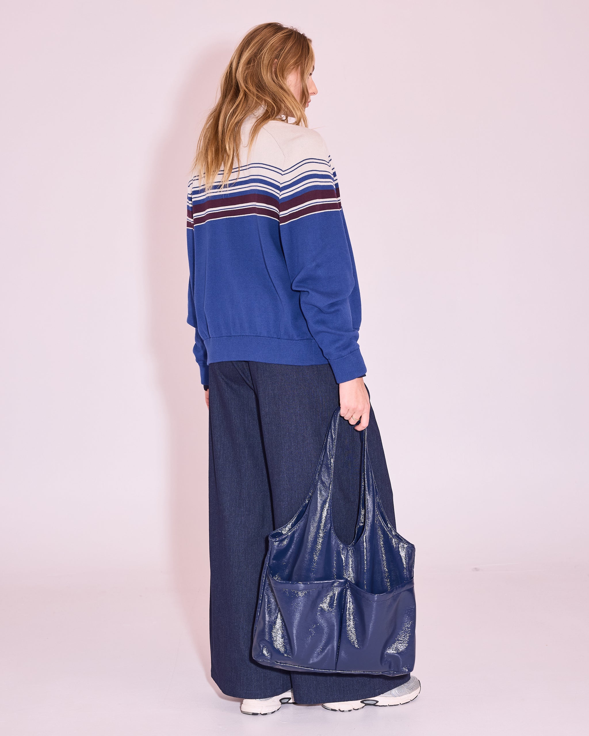 Jac handtas in academy blue faux leather