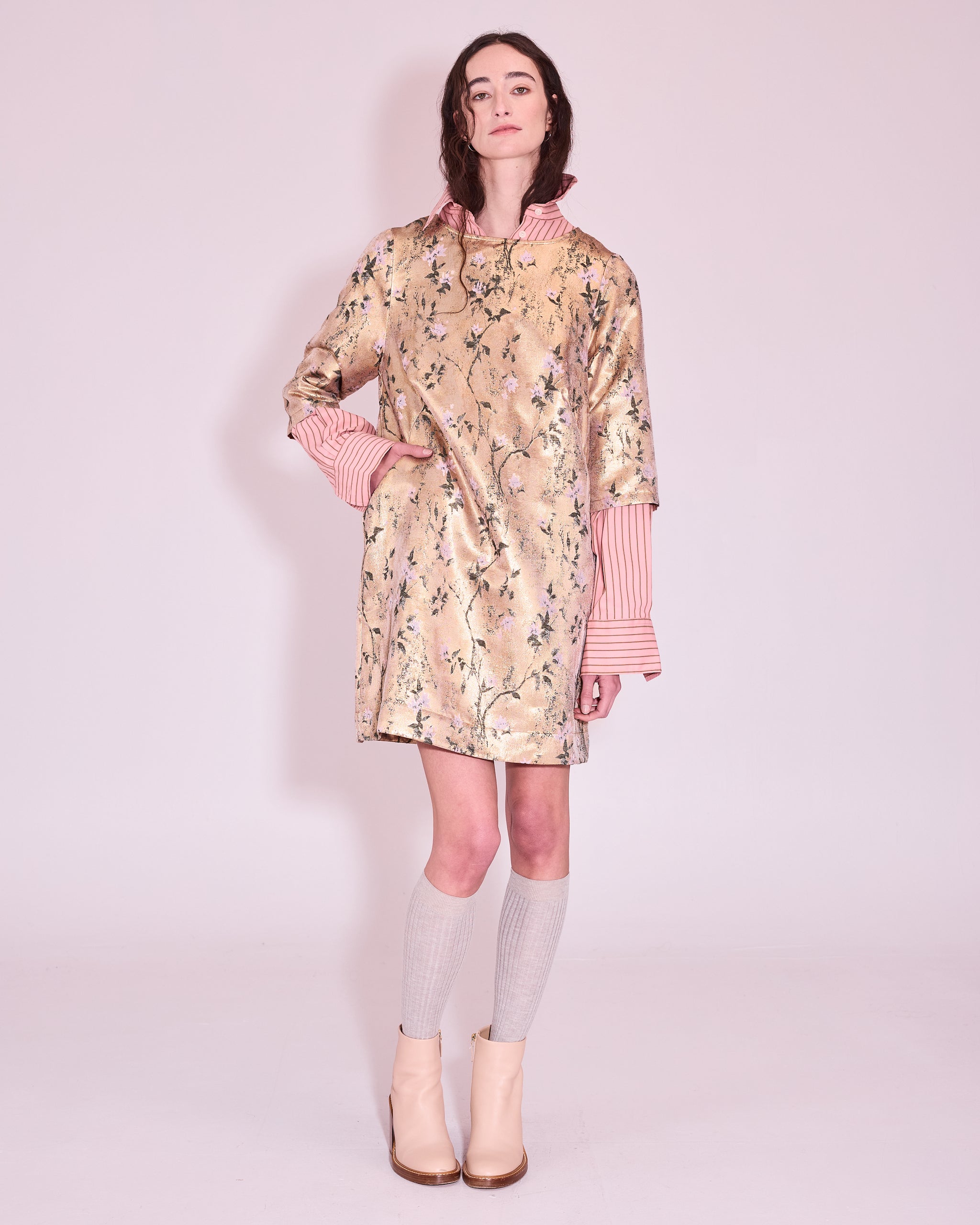Judith dress in gold floral jacquard