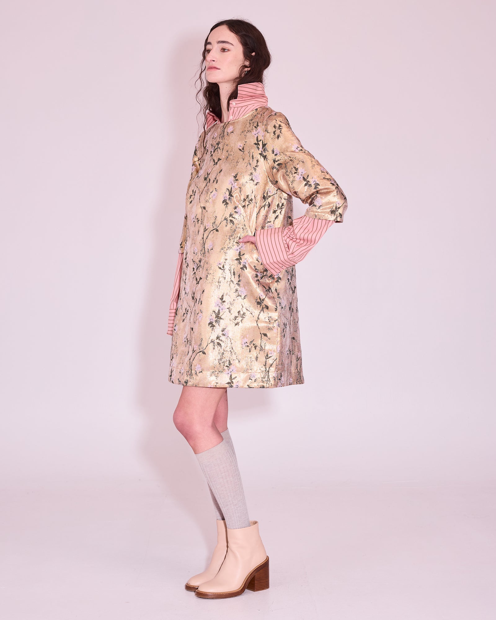Judith dress in gold floral jacquard