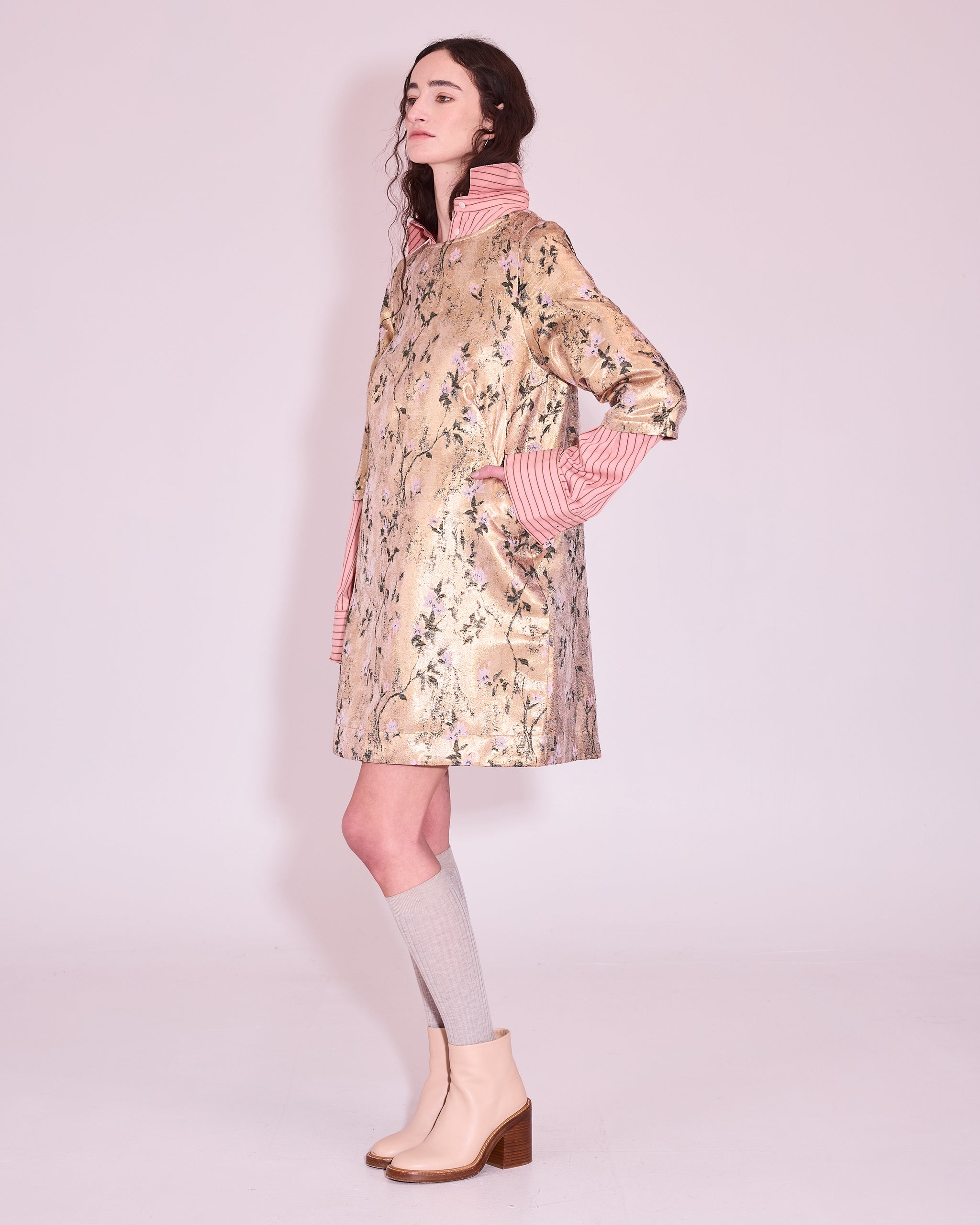 Judith dress in gold floral jacquard