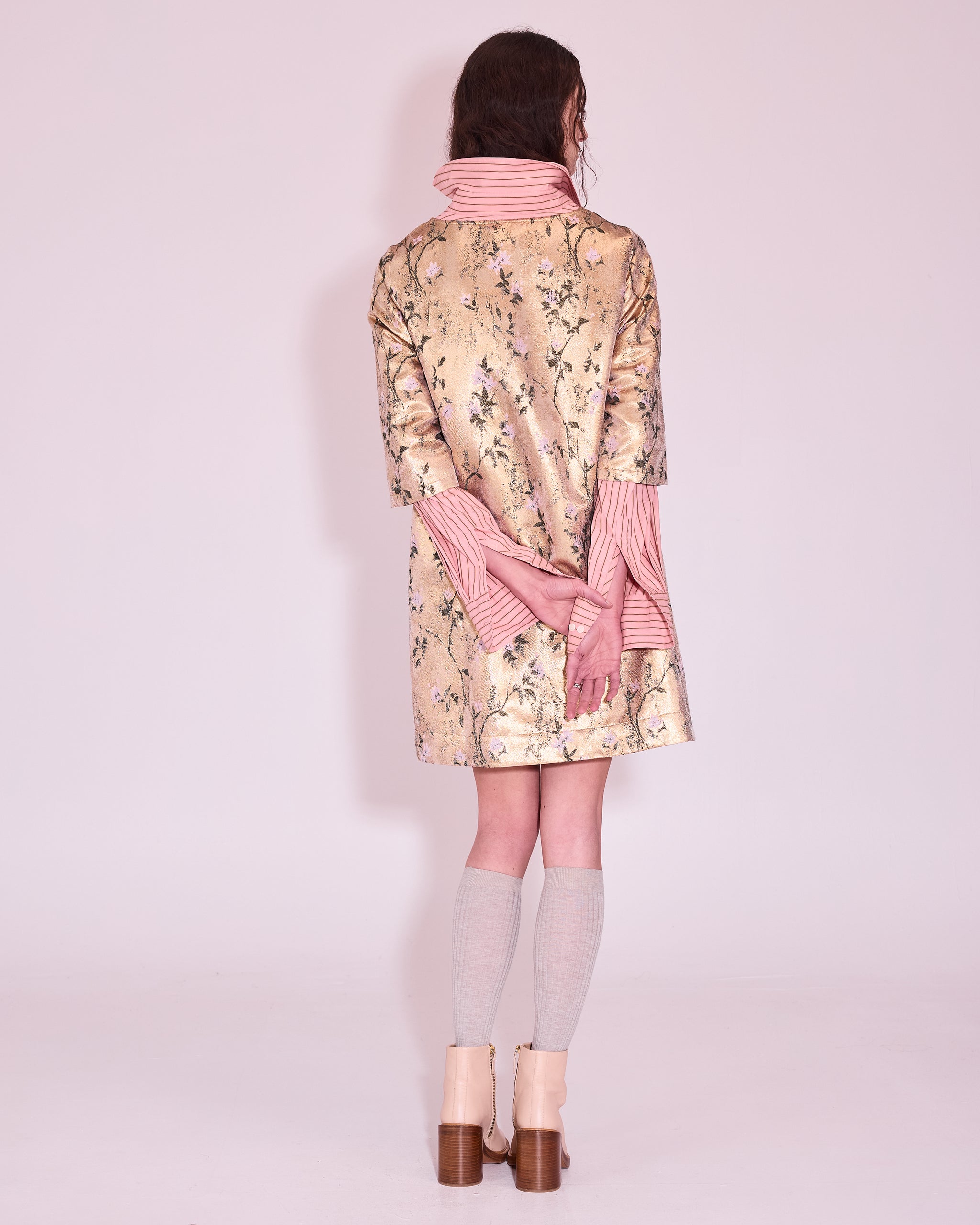 Judith dress in gold floral jacquard