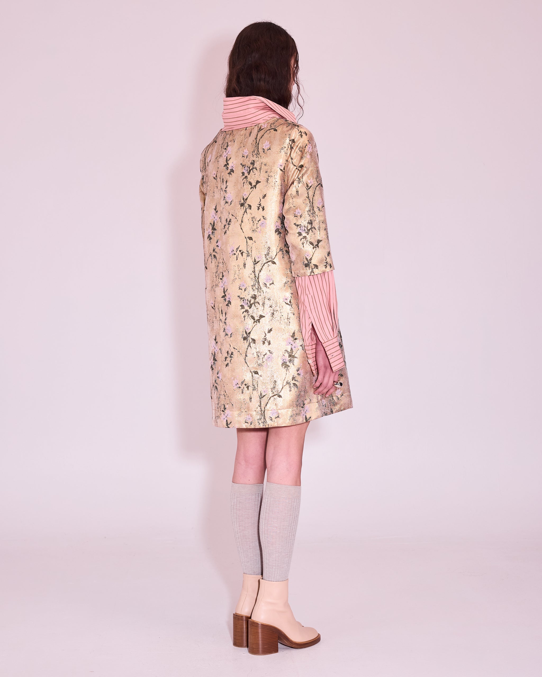Judith dress in gold floral jacquard