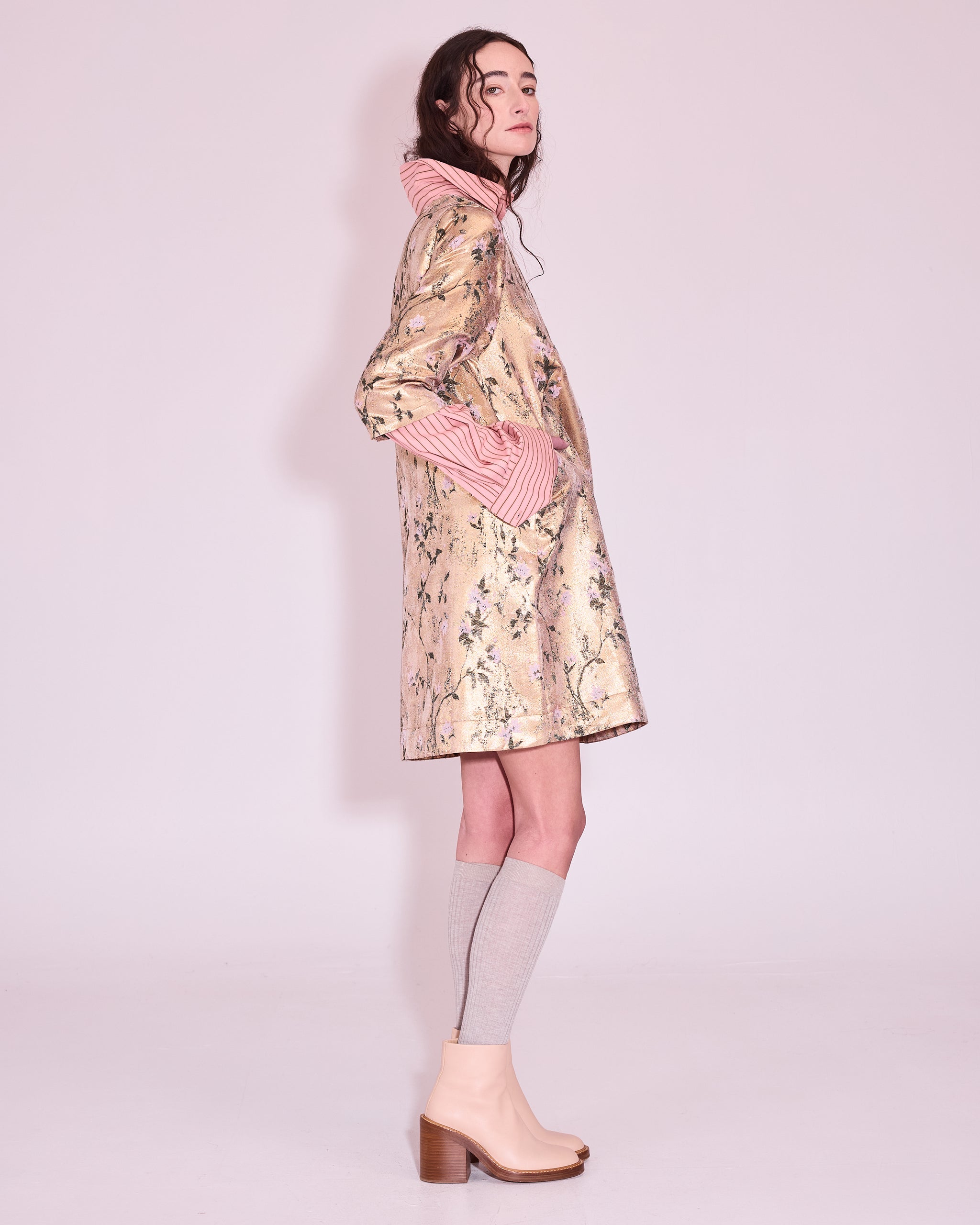 Judith dress in gold floral jacquard