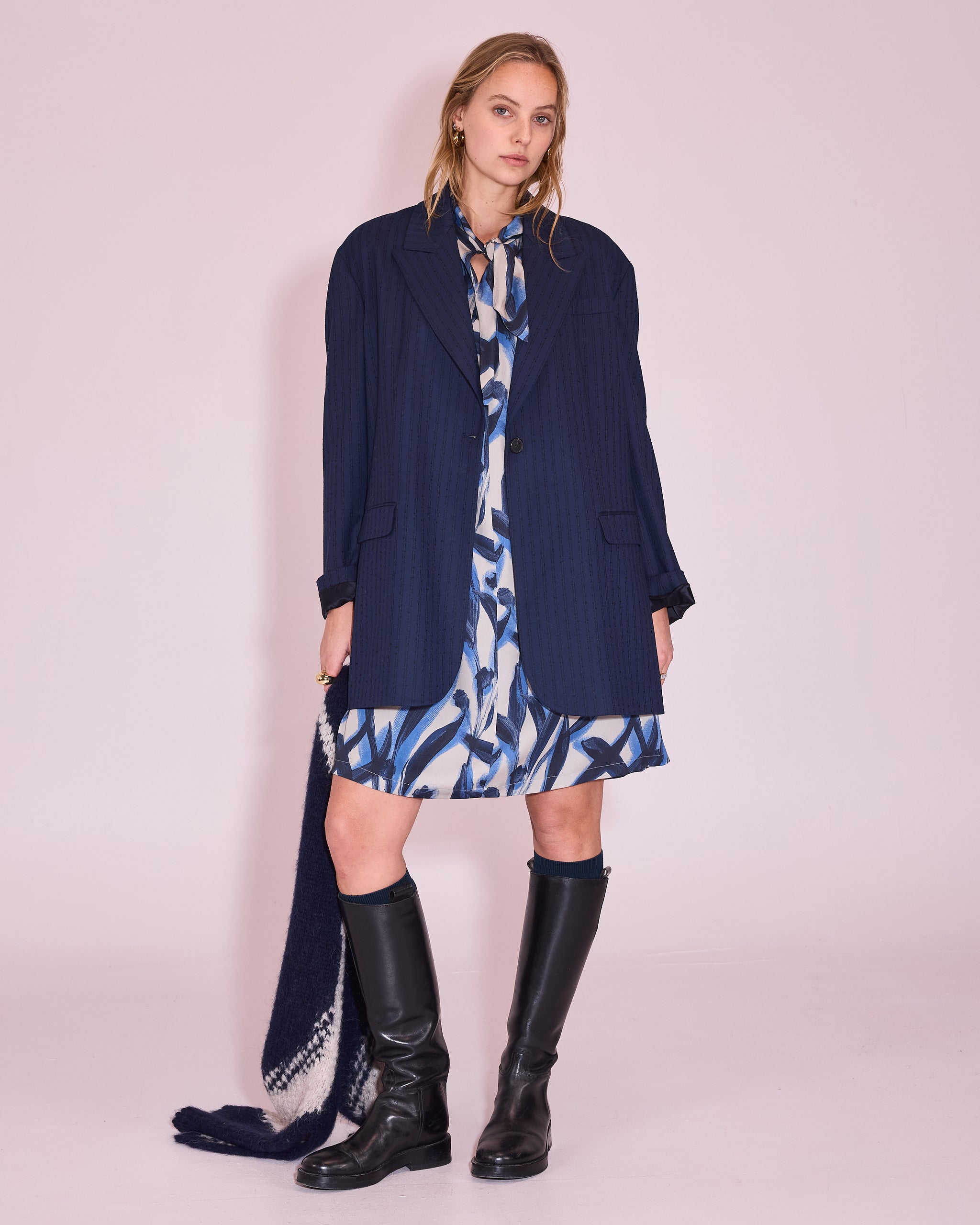 Johnie dress in blue leaves