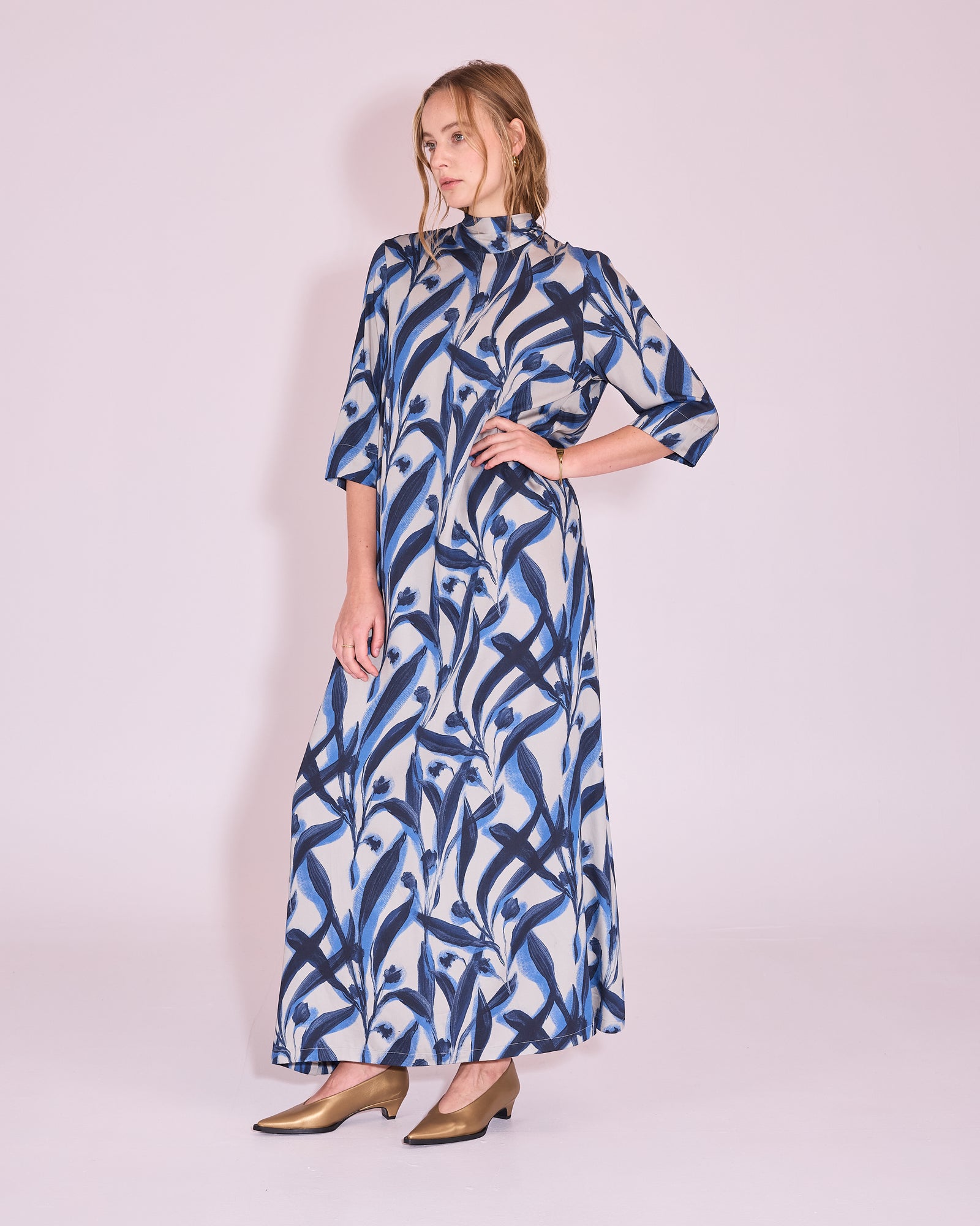Jackie dress in blue leaves