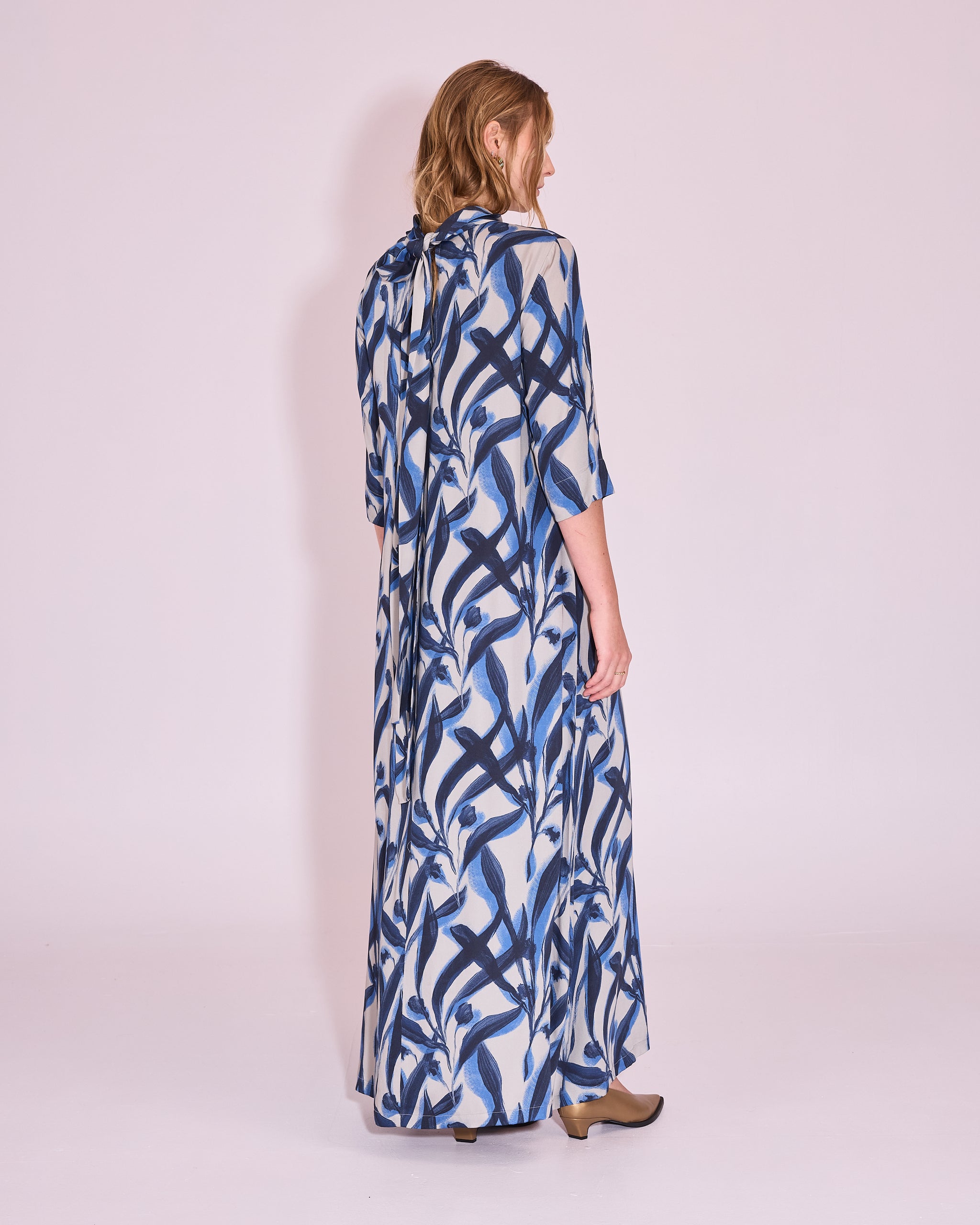 Jackie dress in blue leaves