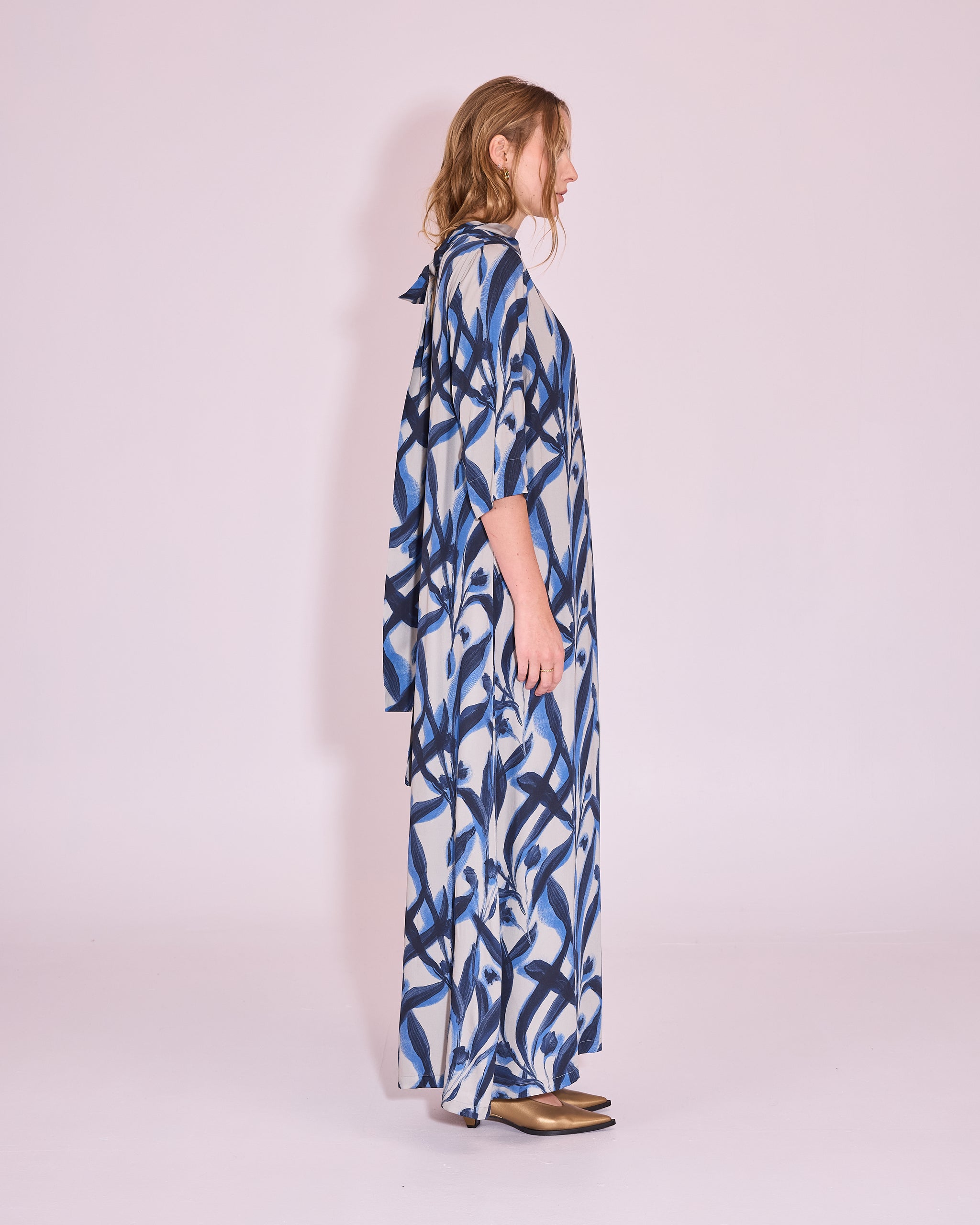 Jackie dress in blue leaves