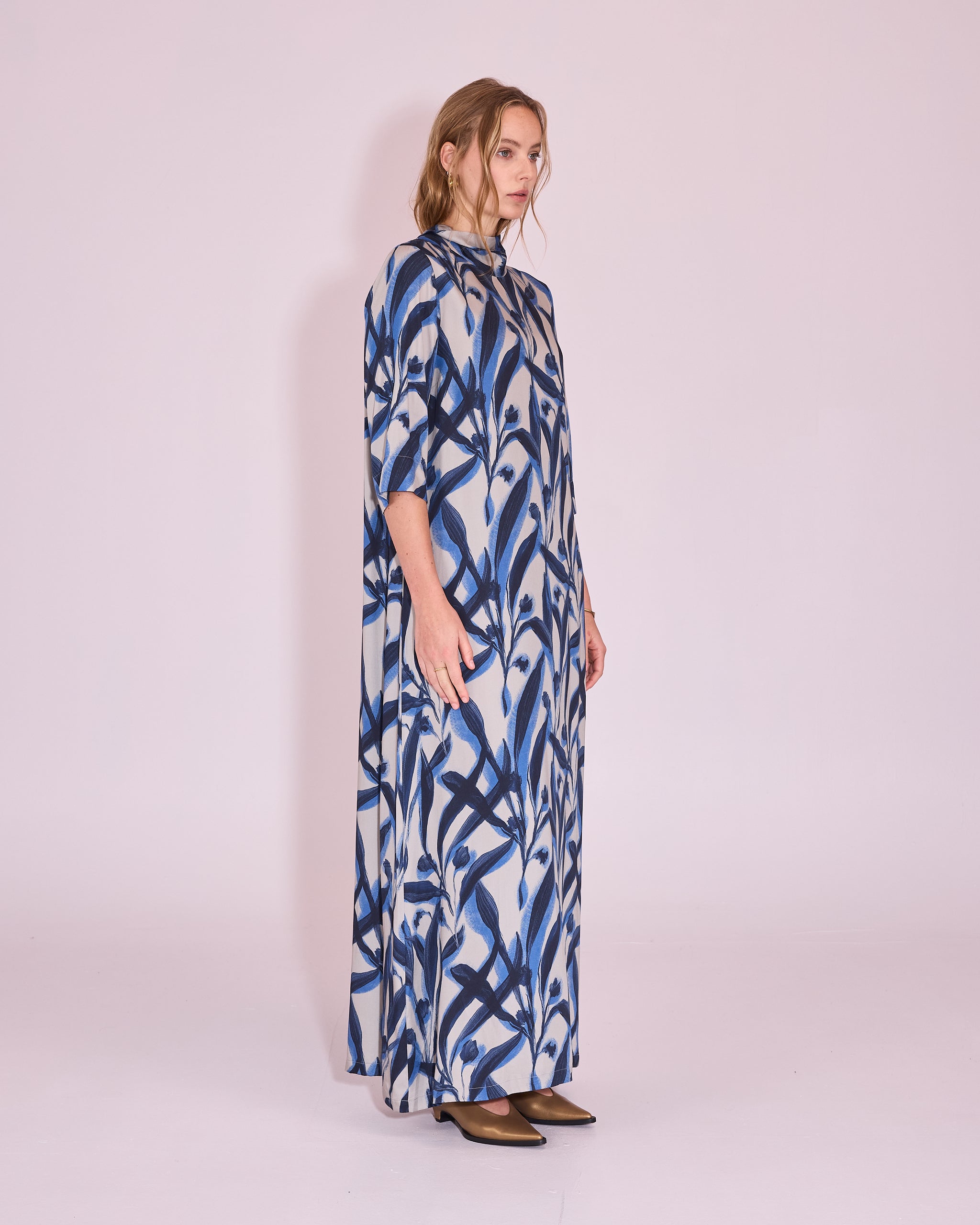 Jackie dress in blue leaves