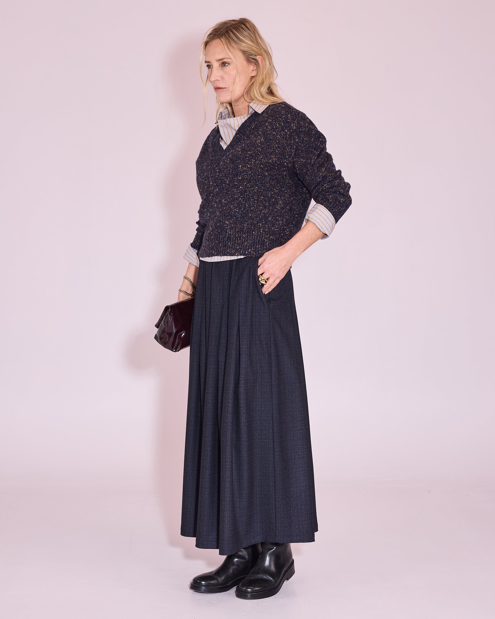 Jerevan knitted jumper in midnight blue / amber
