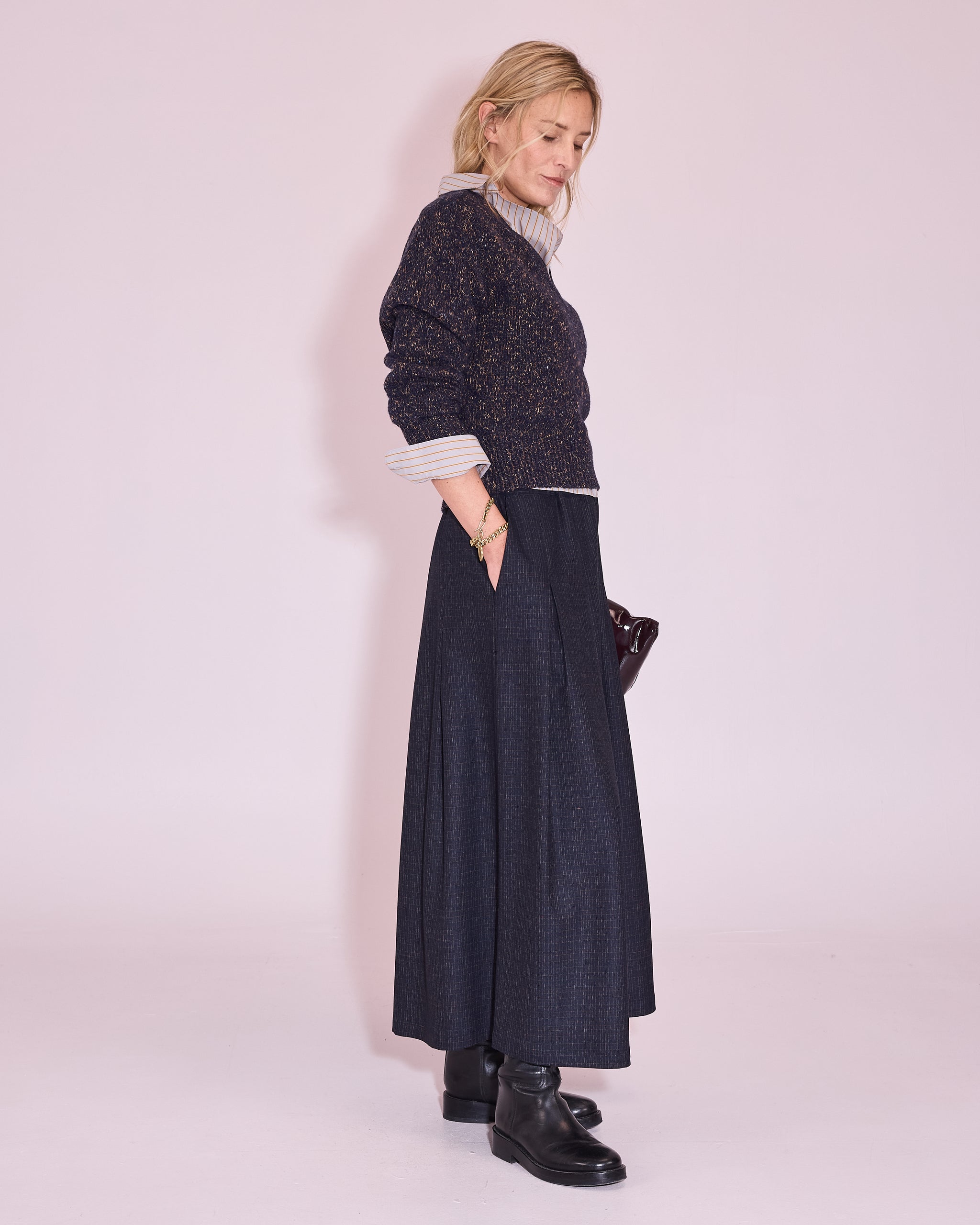 Jerevan knitted jumper in midnight blue / amber
