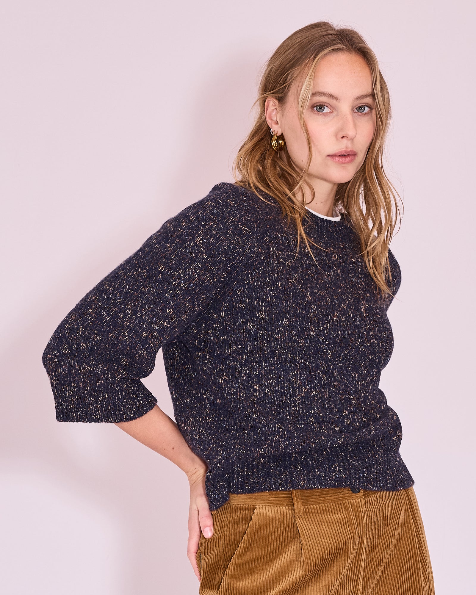Jakarta trui in midnight blue / amber