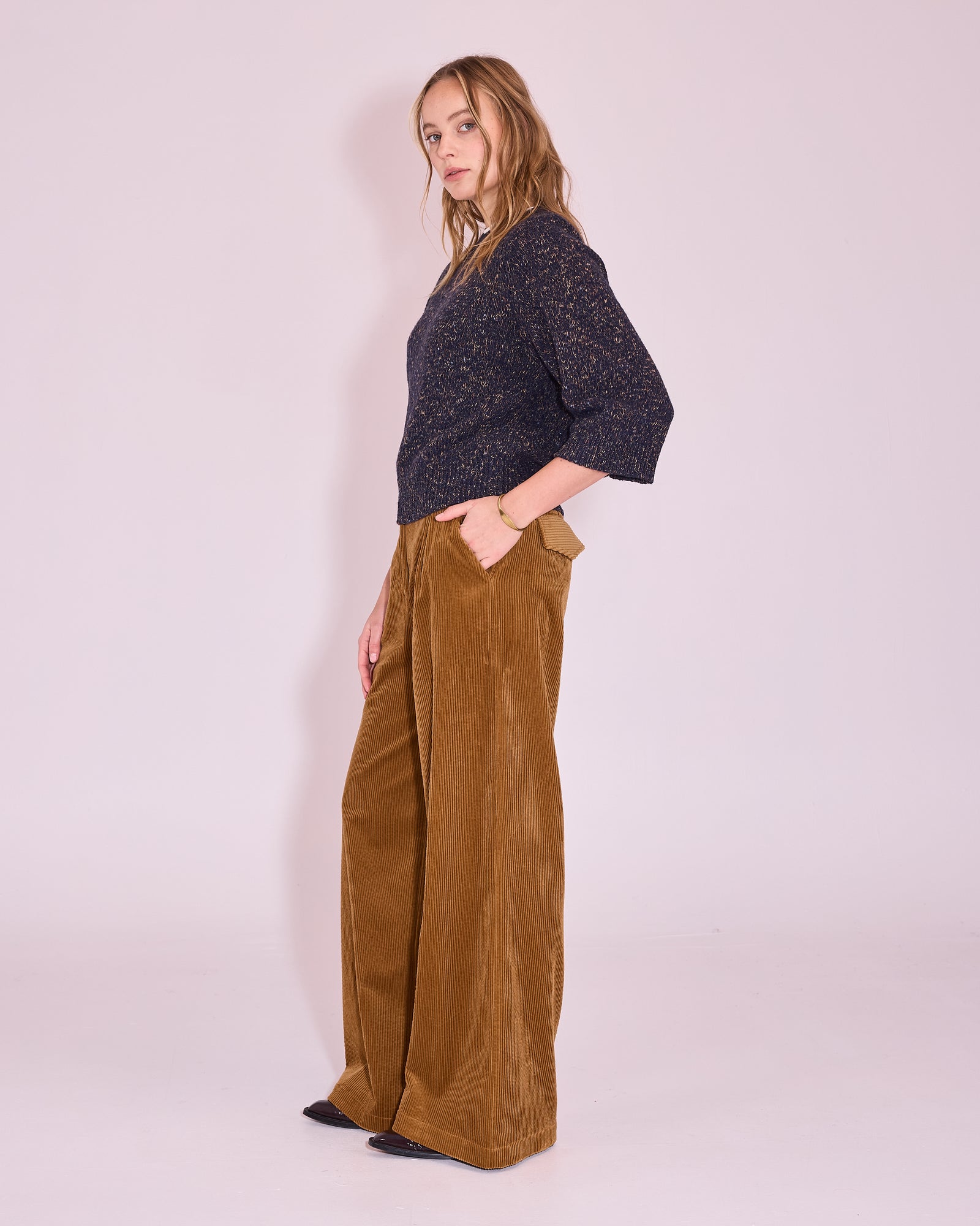 Jakarta trui in midnight blue / amber