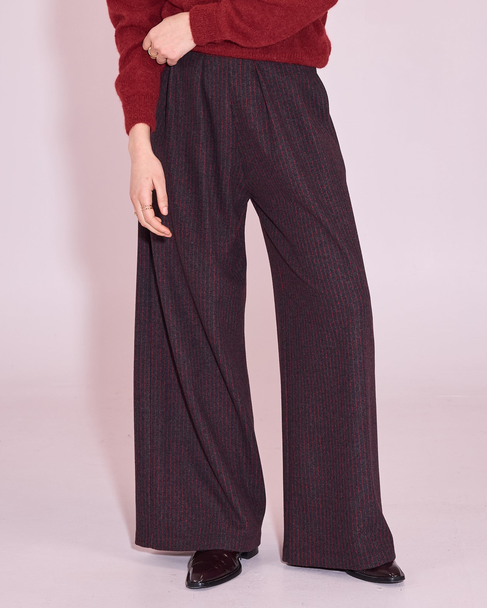 Egbert trousers in bright red stripes