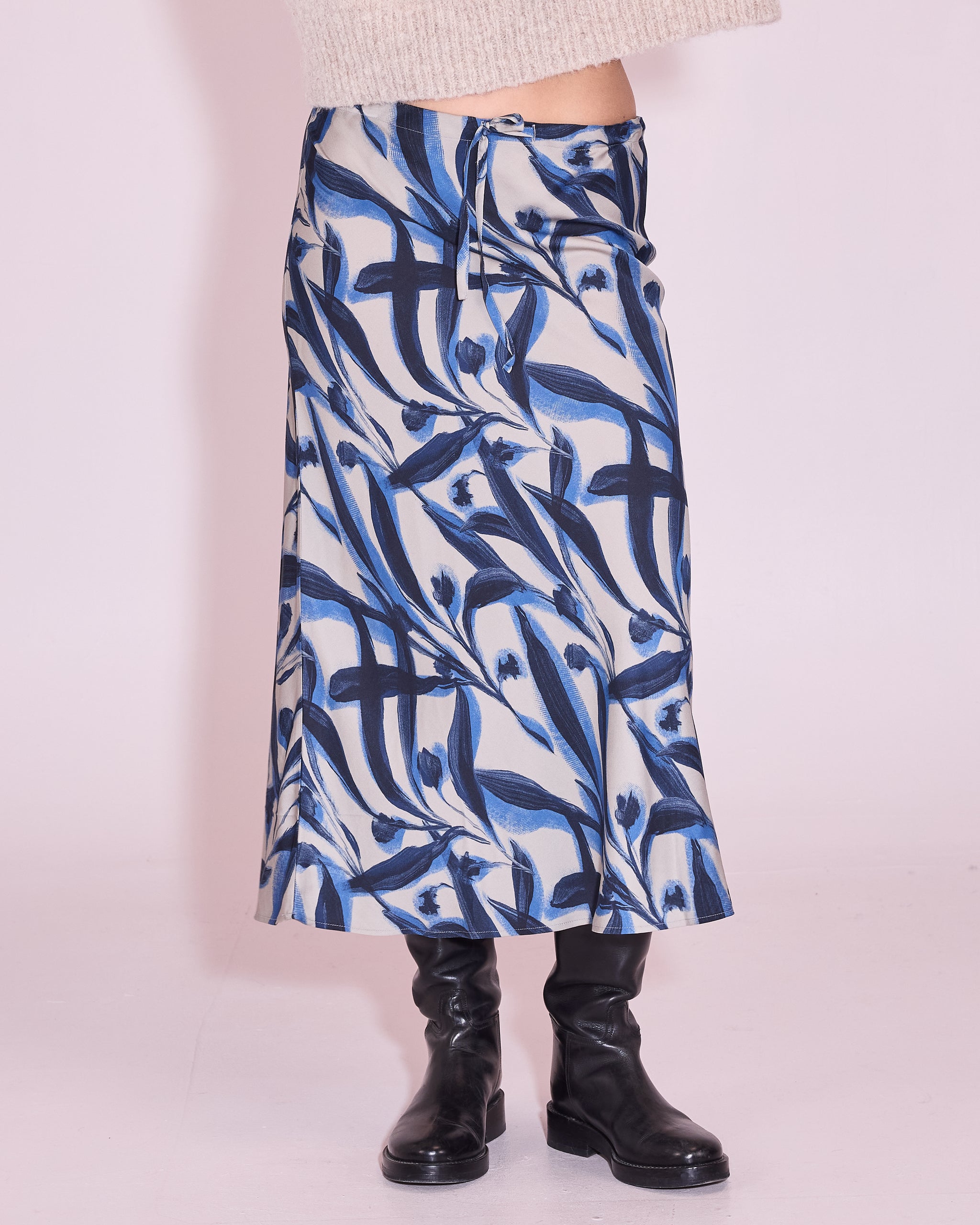 Hinda skirt in blue leaves
