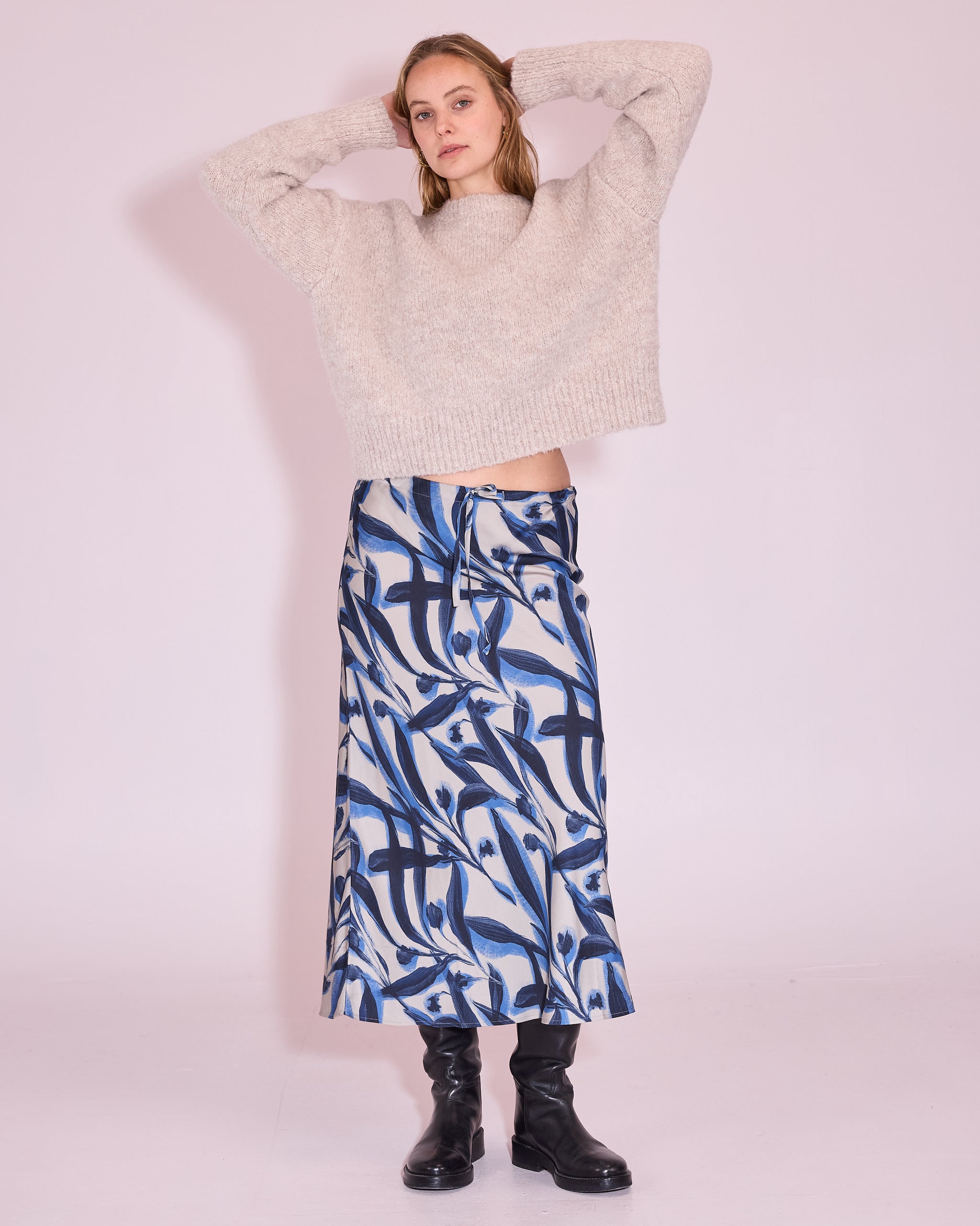 Hinda skirt in blue leaves