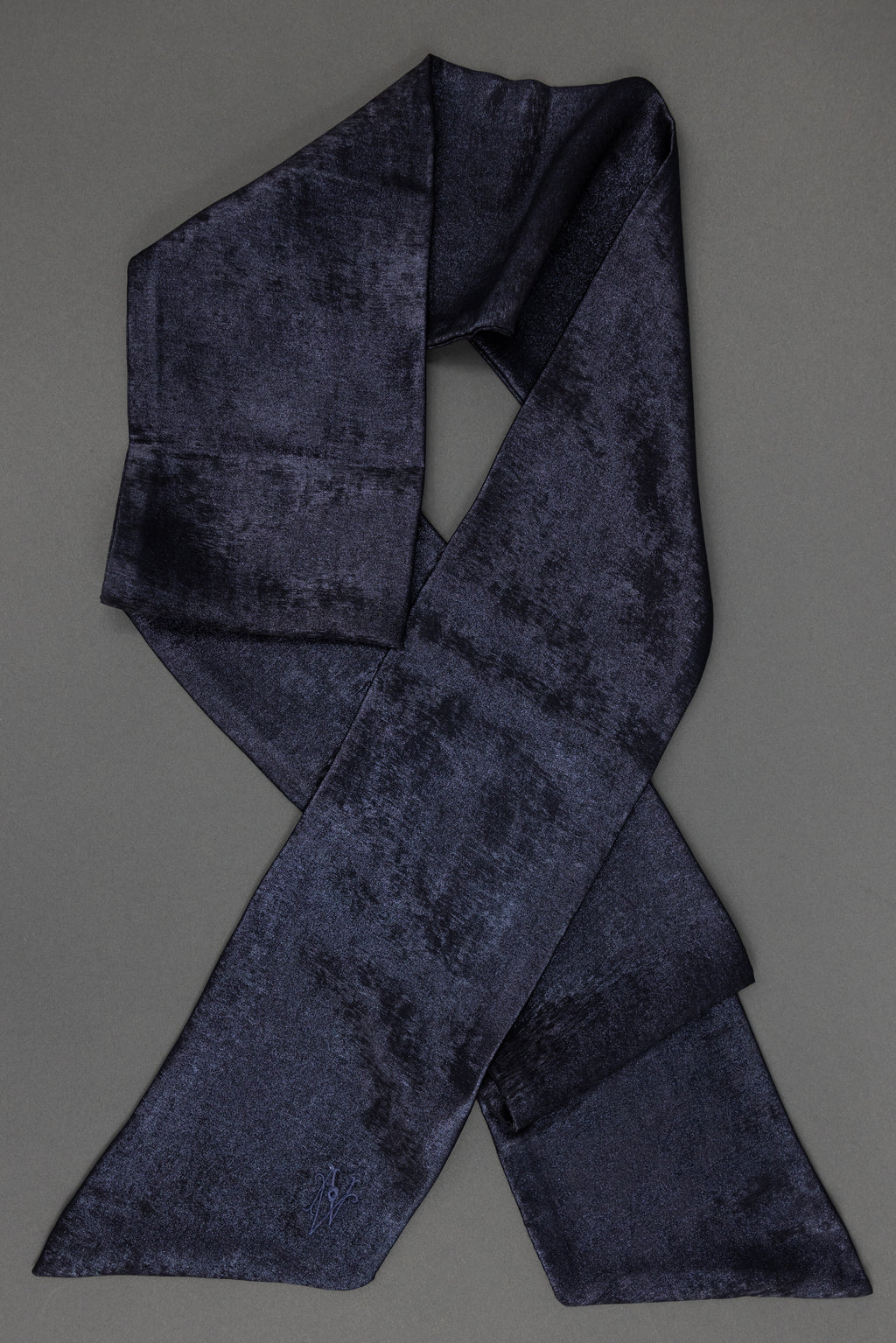 Girsa sjaaltje in shiny sapphire