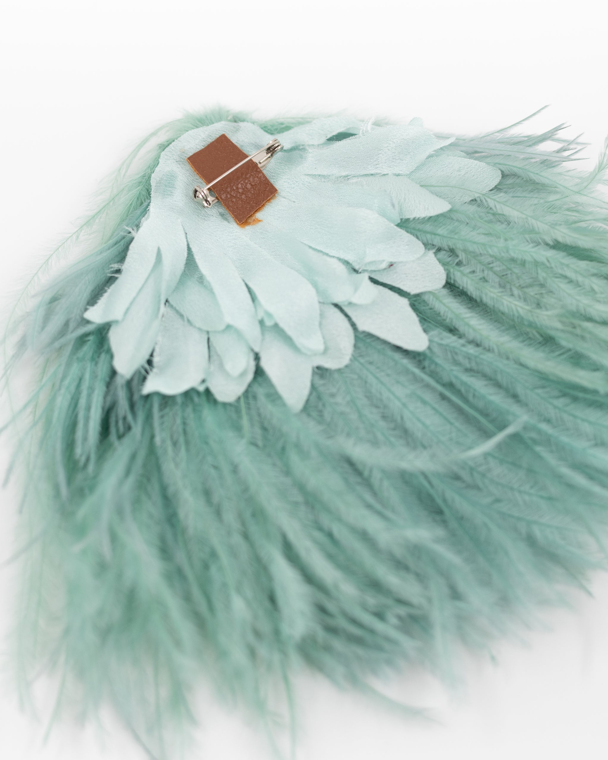 Zaza feathers brooch in aqua