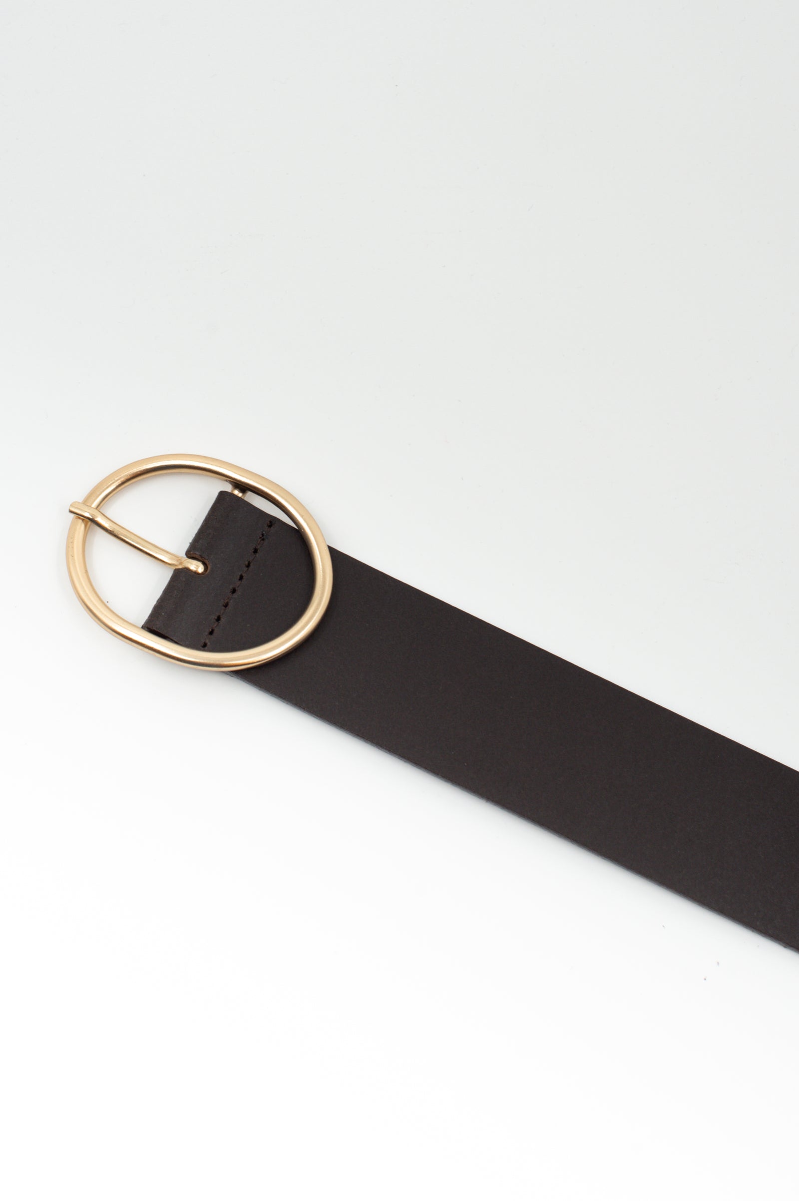 Brown oval buckle belt