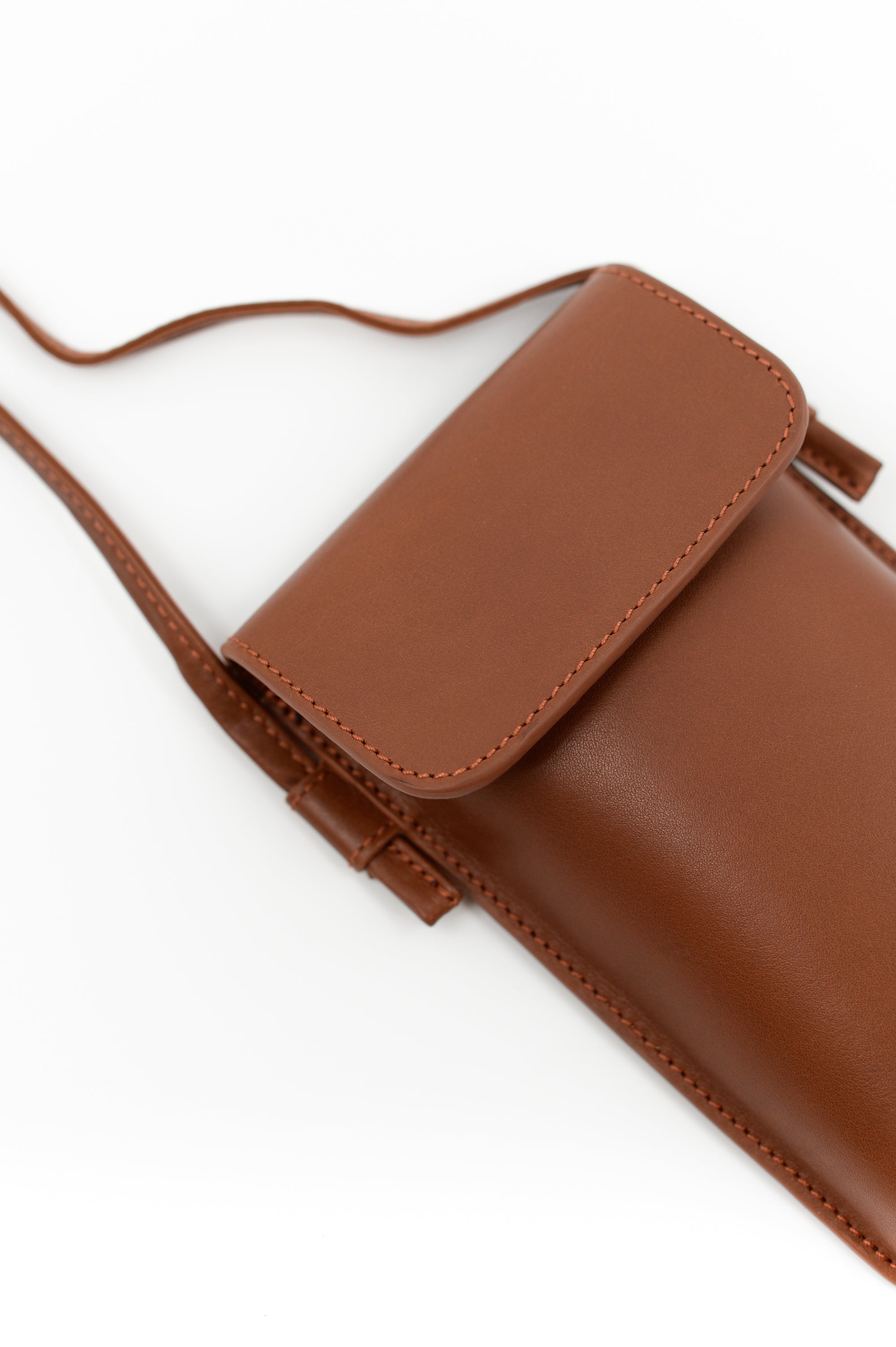 Smartphone bag in cognac nappaleer