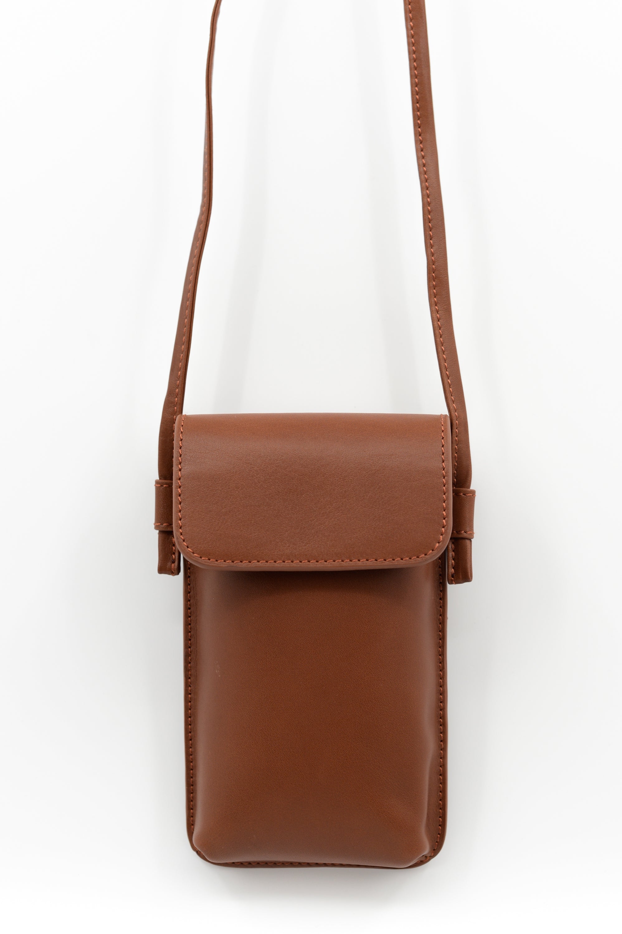 Smartphone bag in cognac nappaleer