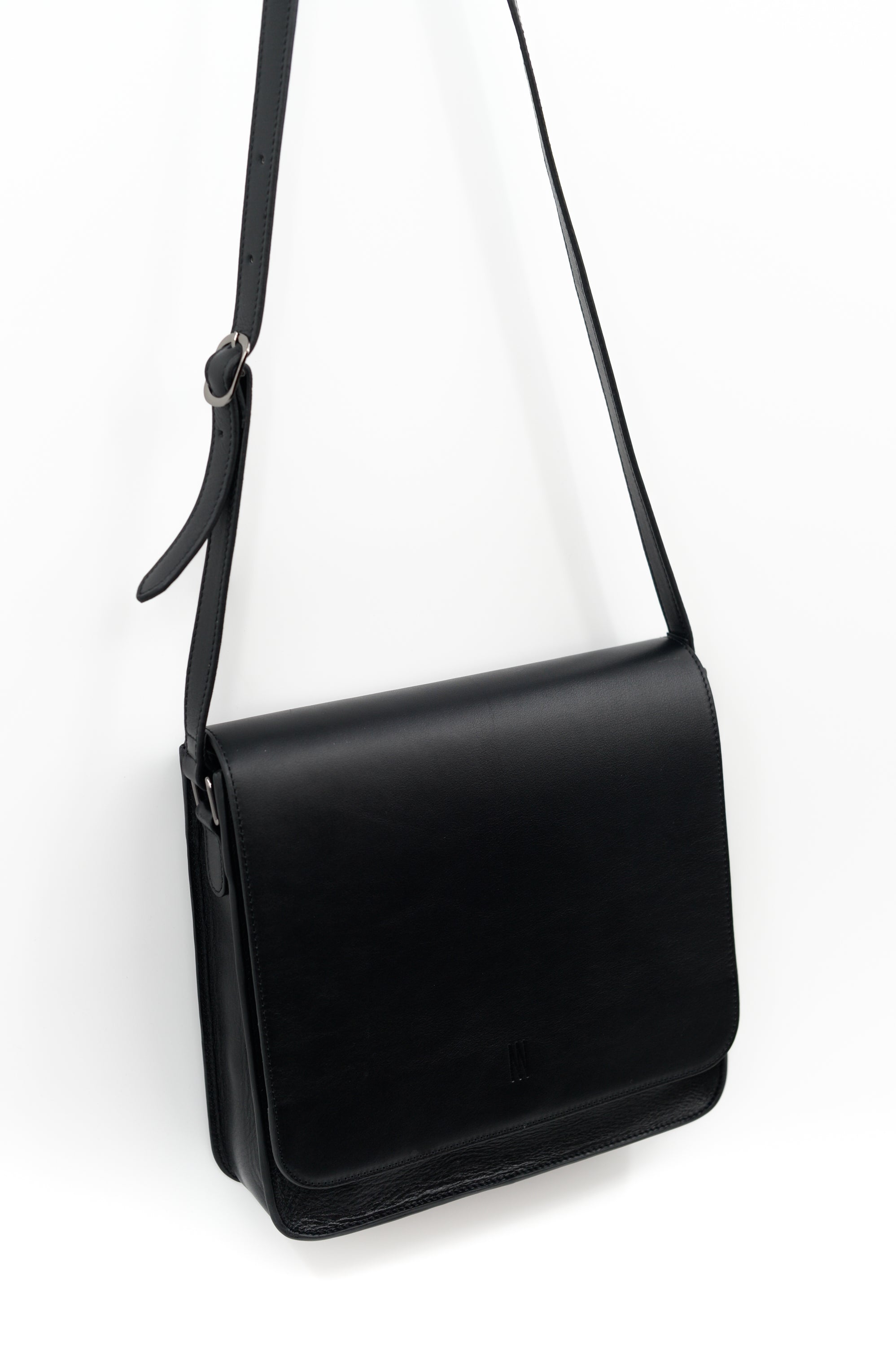 Medium crossbody handbag in black nappa leather – Nathalie