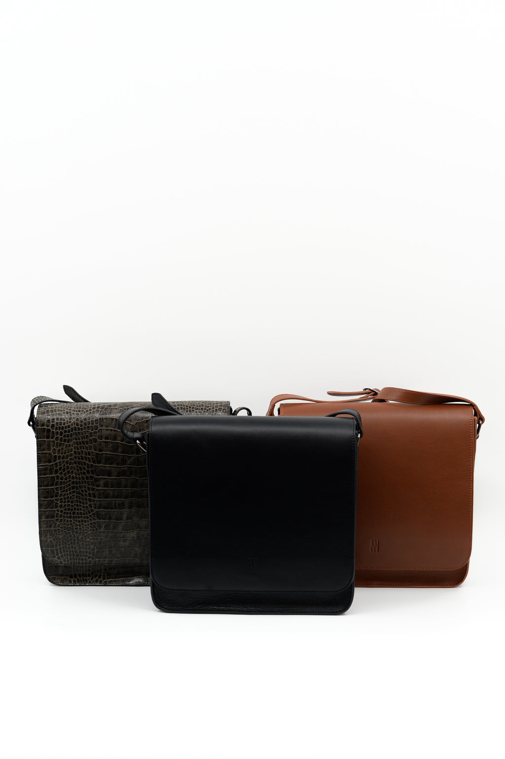 Medium crossbody handbag in croco black olive