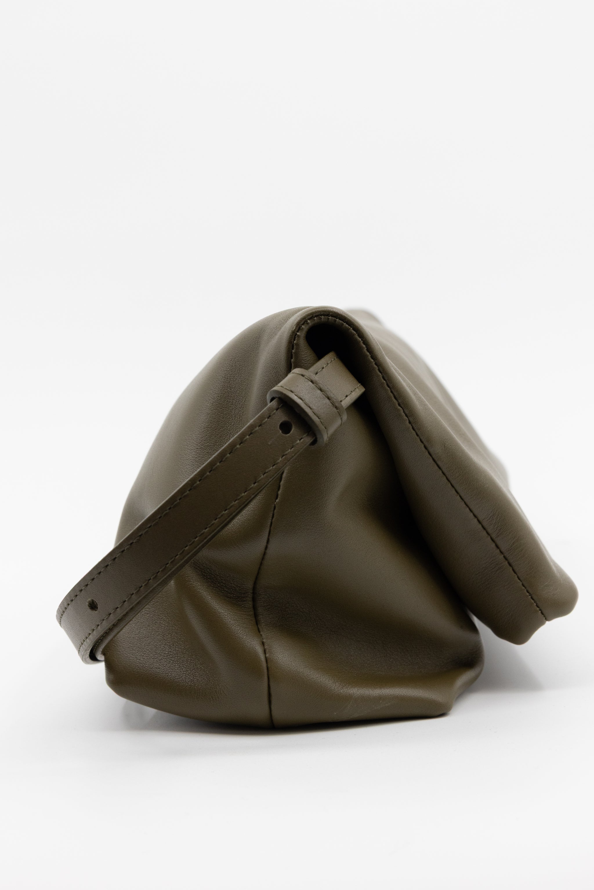 Gennaro handtas in olive