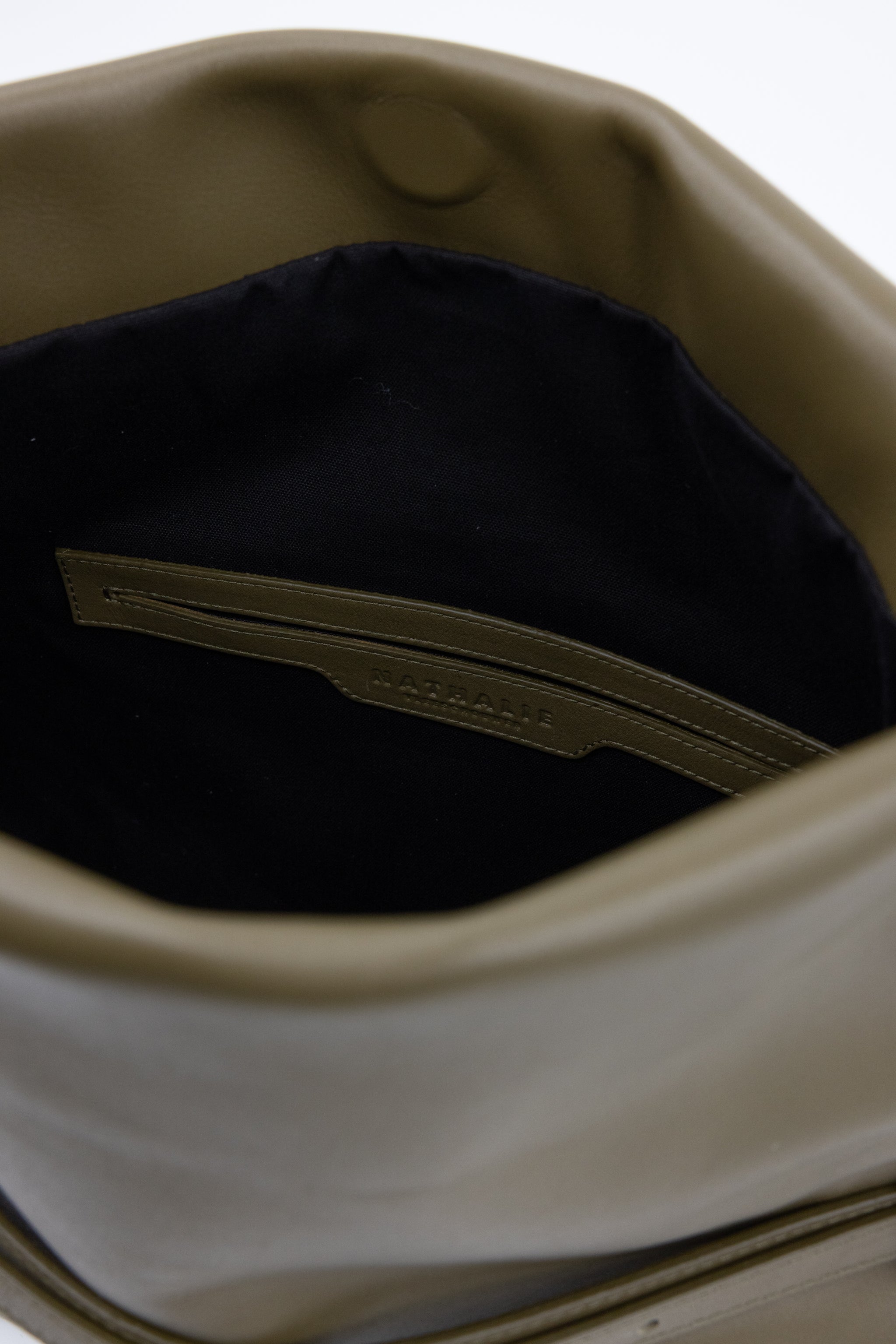 Gennaro handtas in olive