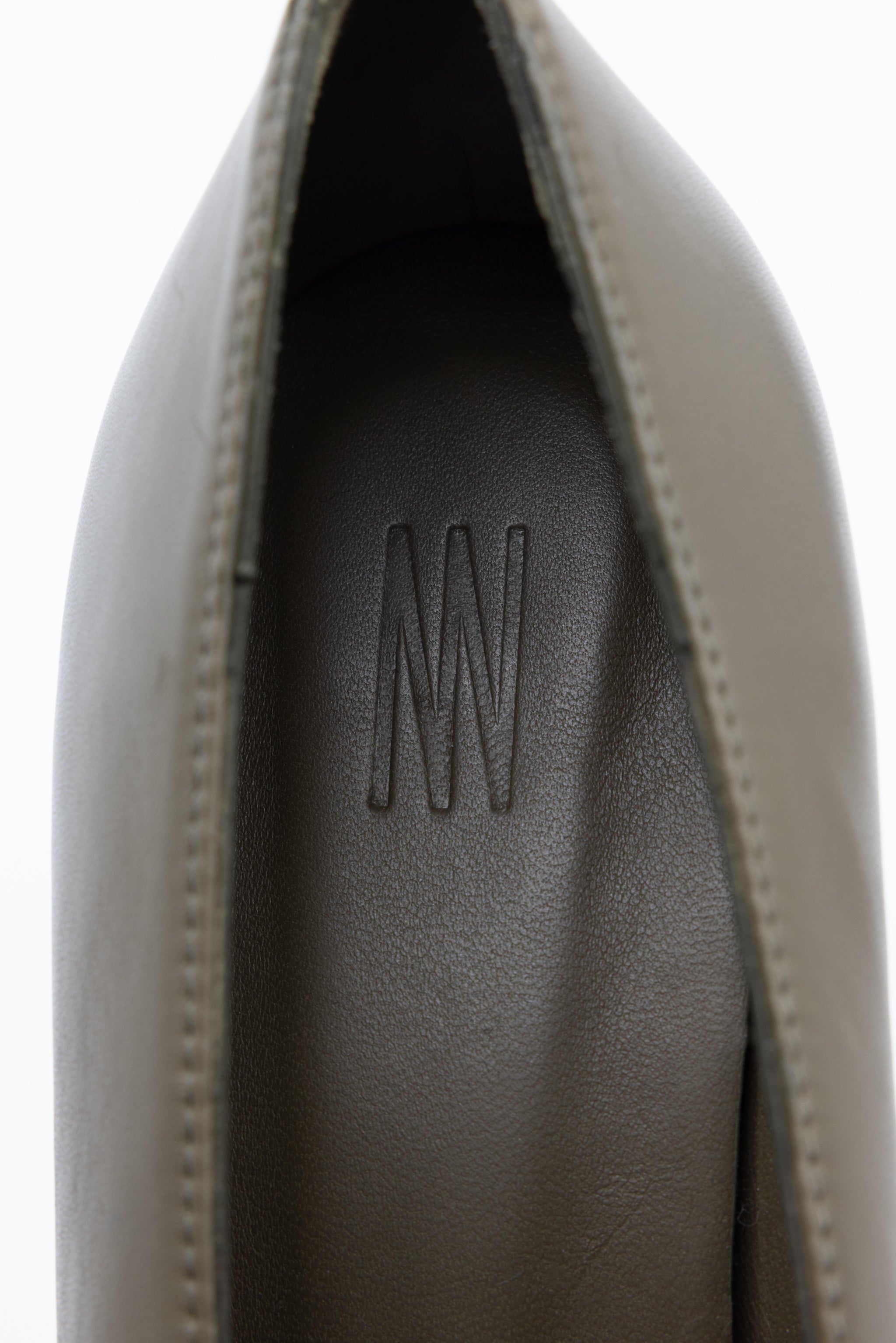 Heaven pump in olive