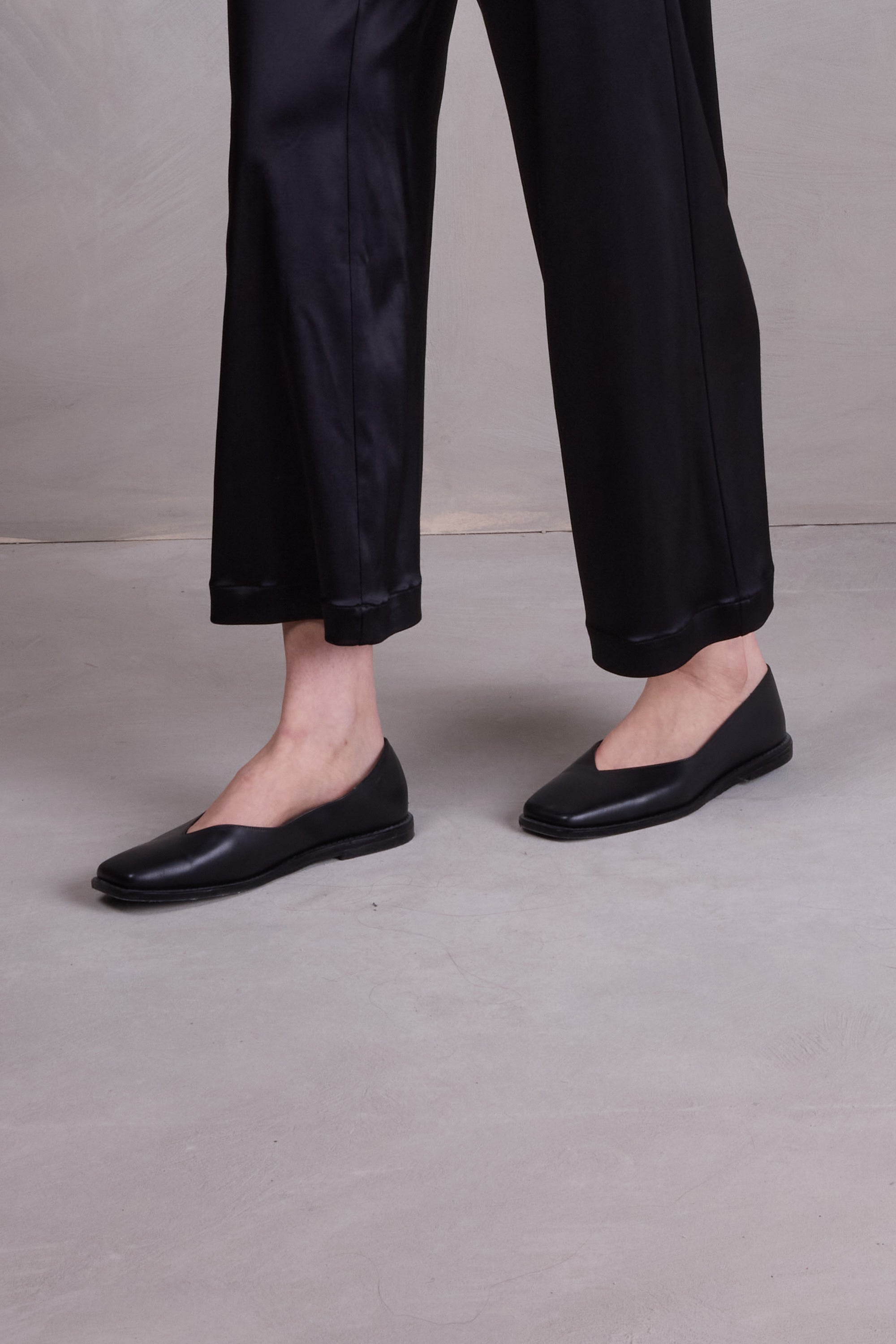 Faiza ballerina in black