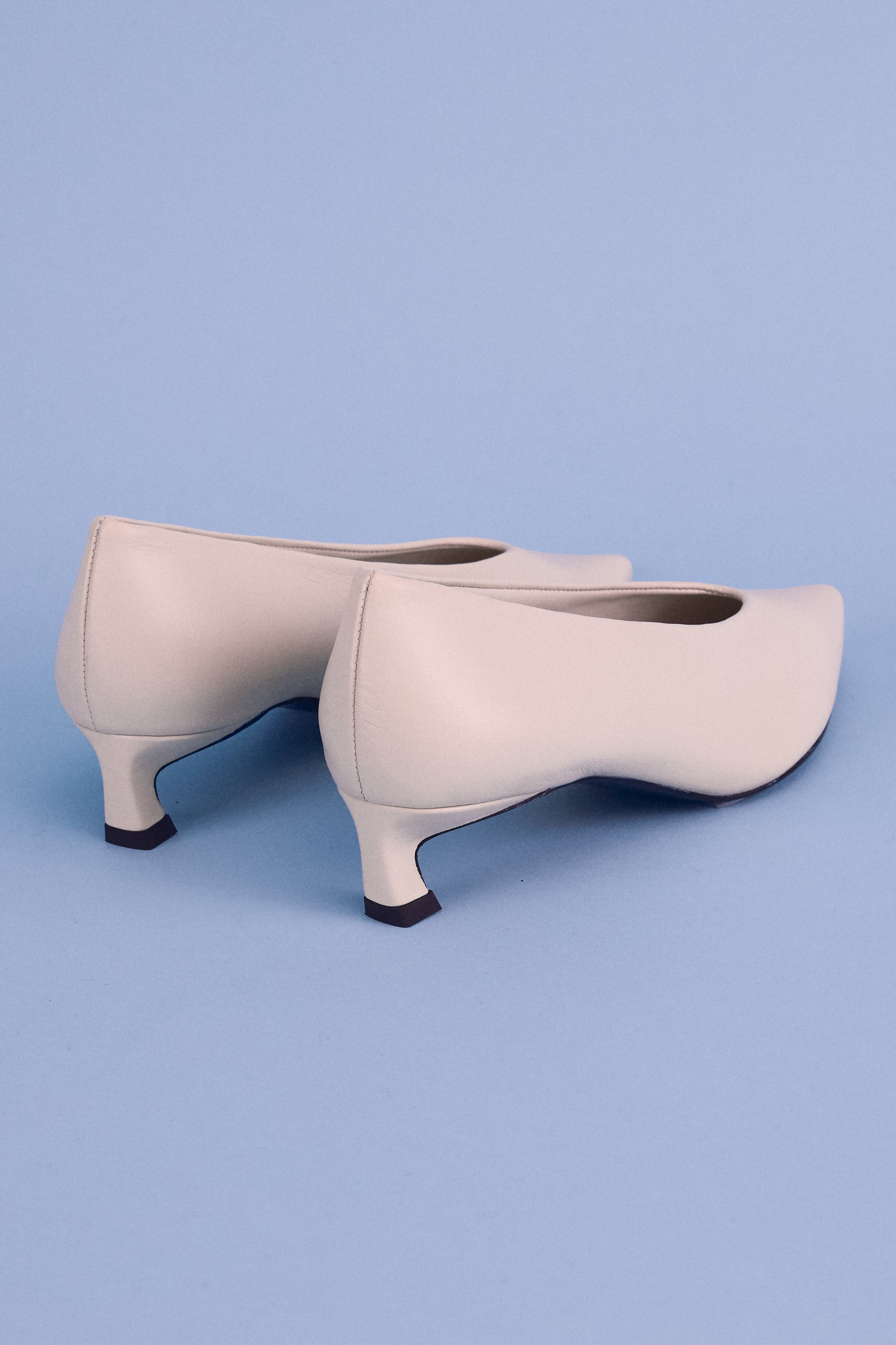 Heaven pump in chalk white